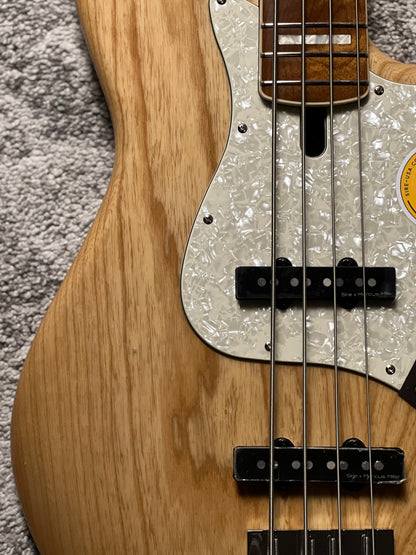 Sire Marcus Miller V8 SWAMP ASH 4 String in Natural w/Bag