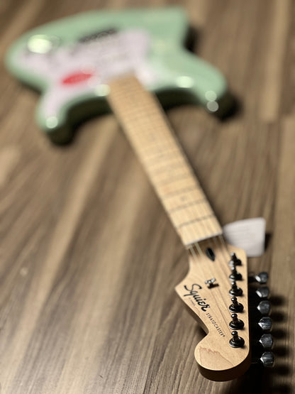Squier FSR Sonic Stratocaster w/White Pickguard, Maple FB in Surf Green