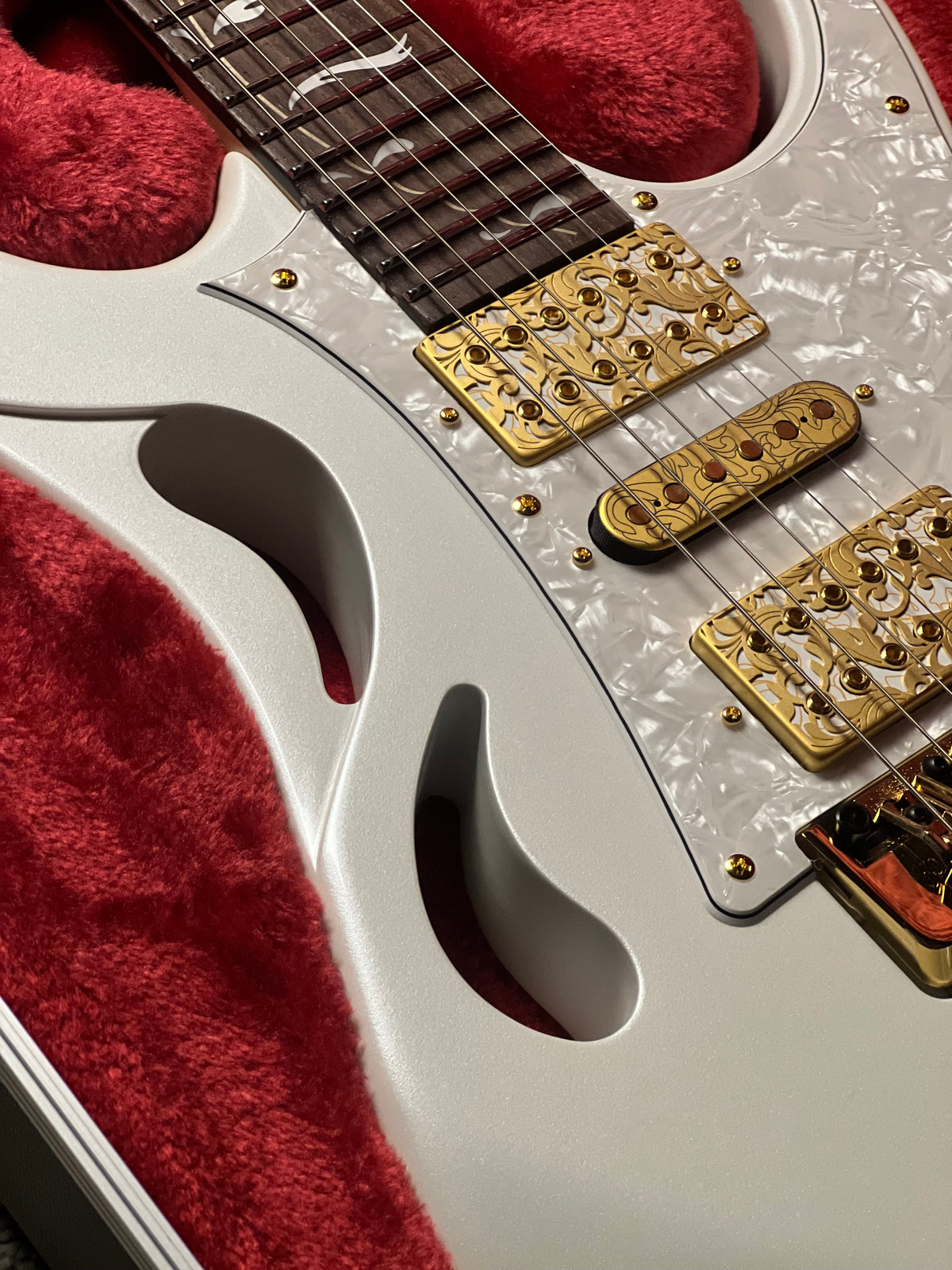 Ibanez Steve Vai Signature PIA Guitar in Stallion White F2515779