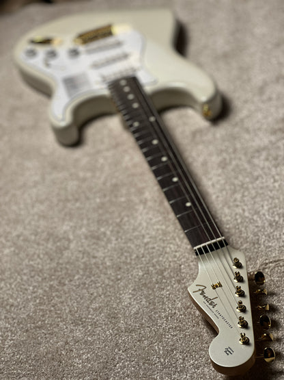 Fender Japan Traditional 2025 Collection 60s Stratocaster with RW FB in White Pearl JD25014418
