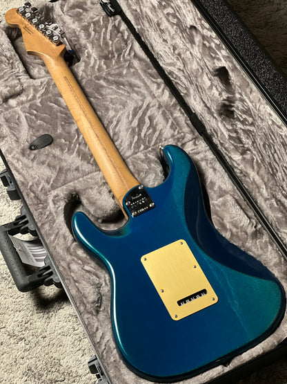 Fender FSR American Ultra II Stratocaster HSS with Roasted Maple FB in Aurora Metallic US25001512