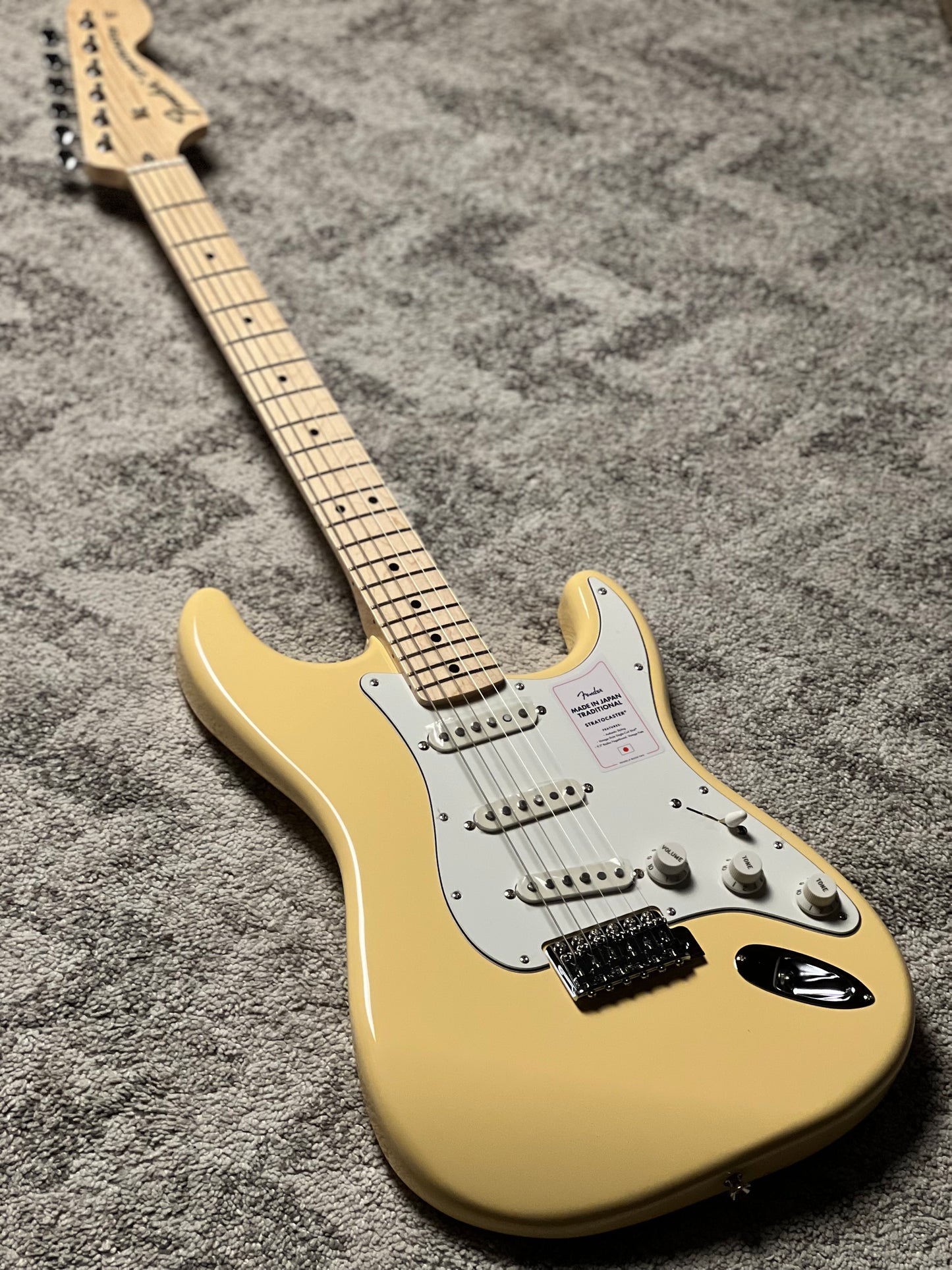 Fender Japan Traditional 70s Stratocaster with Maple FB in Vintage White JD25010795