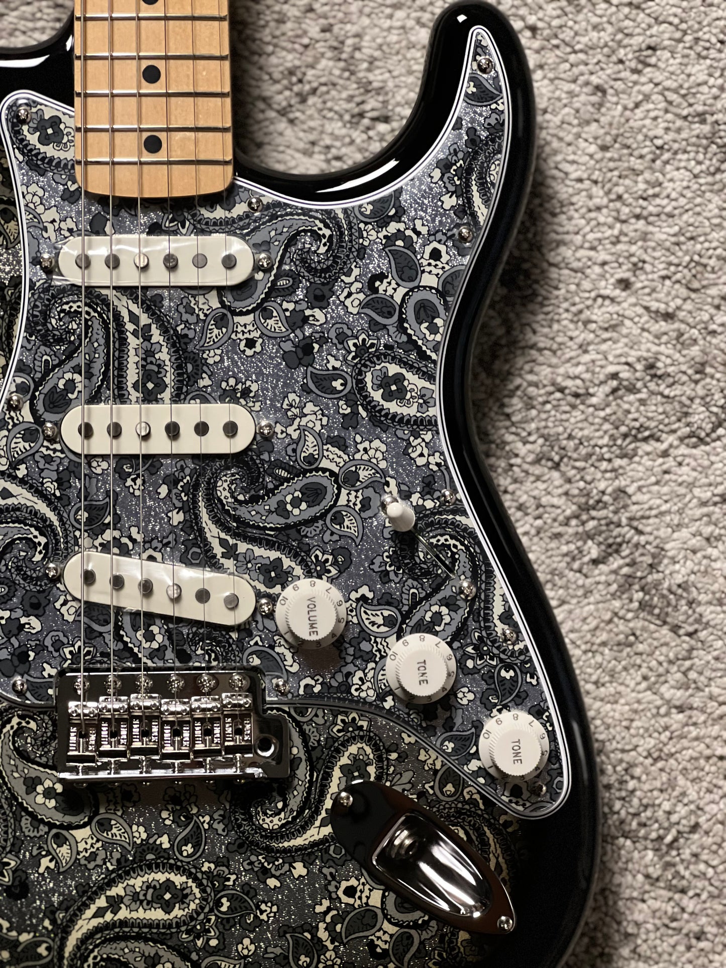 Fender MIJ Limited Stratocaster with Maple FB in Black Paisley JD26001086