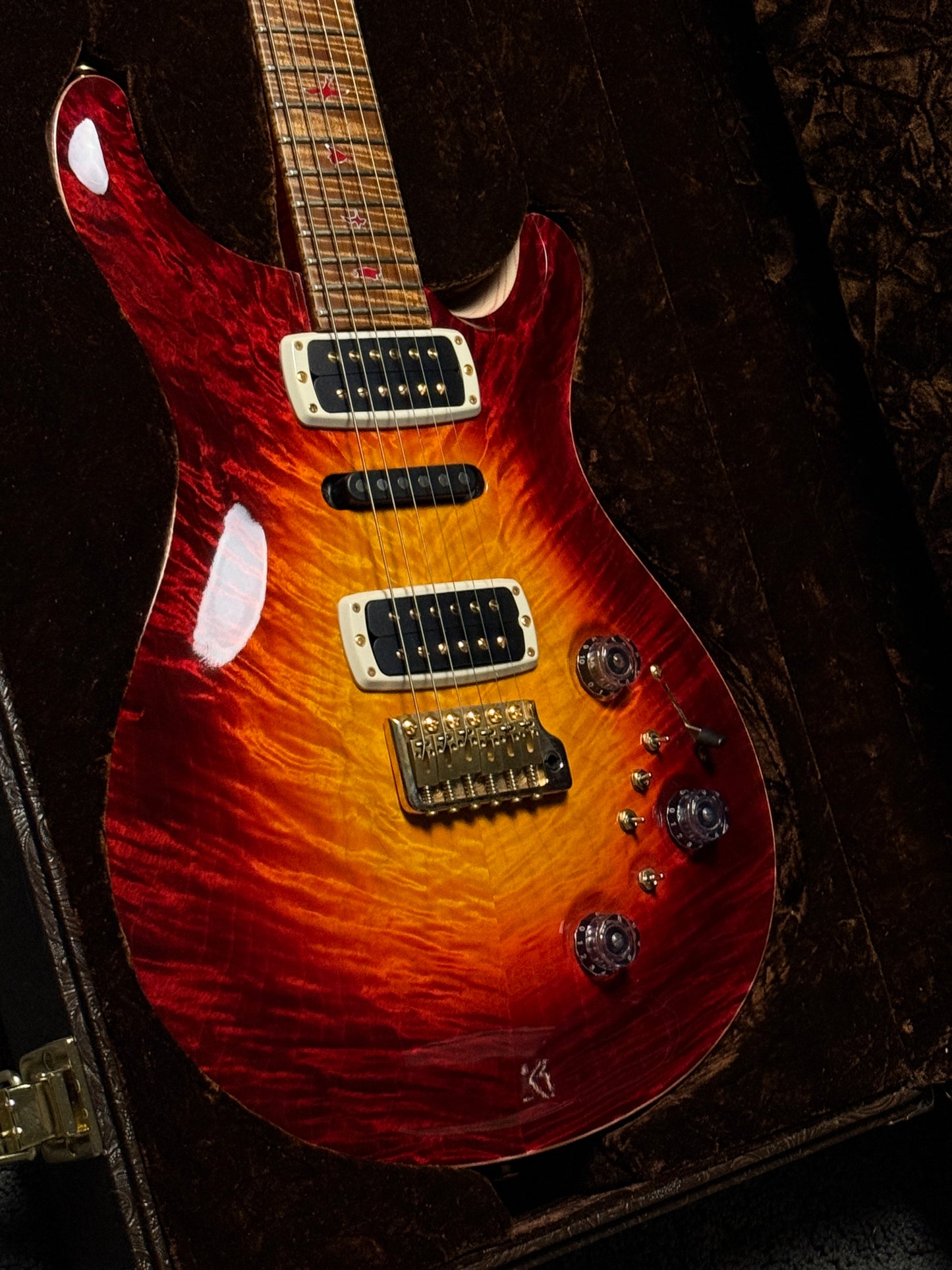 PRS Private Stock Modern Eagle V Piezo in Dragon's Breath Glow 327530