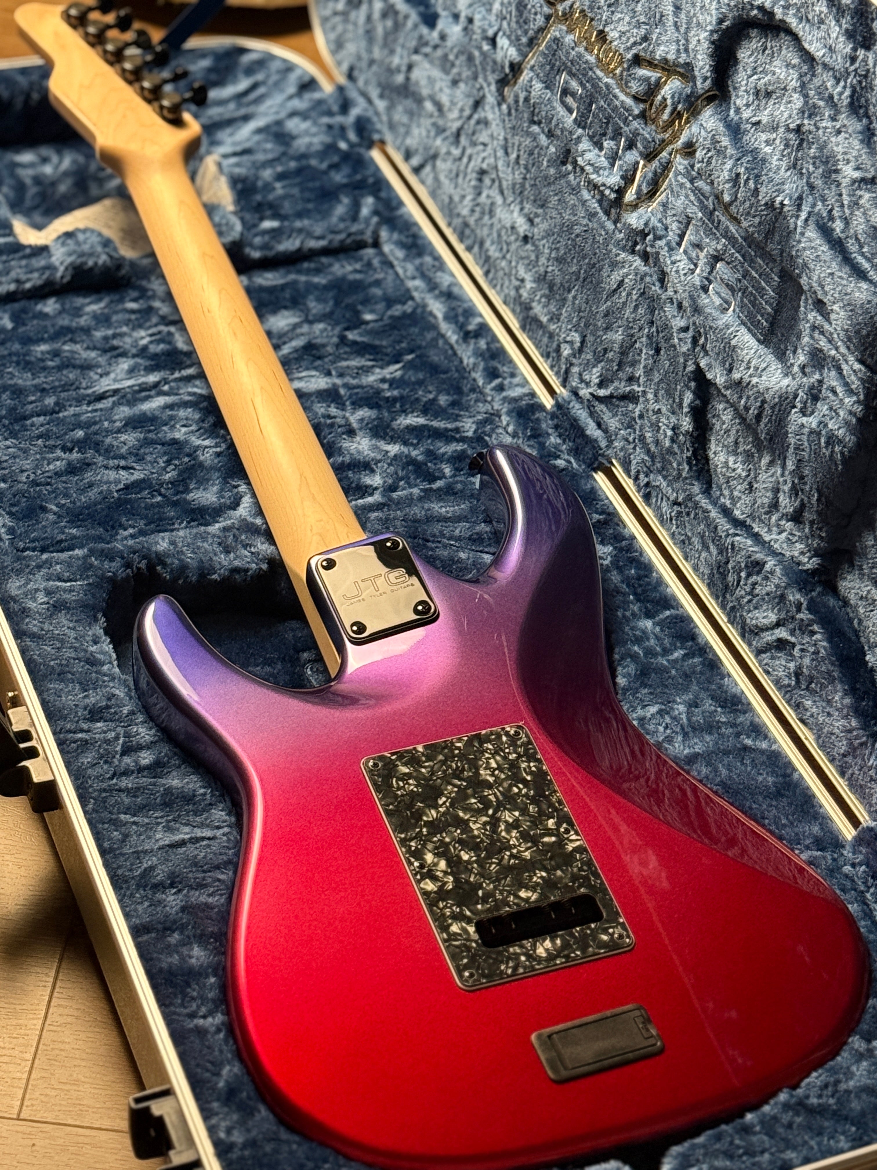 James Tyler JTG MK-1 in Jim Burst – nafiriguitar.com