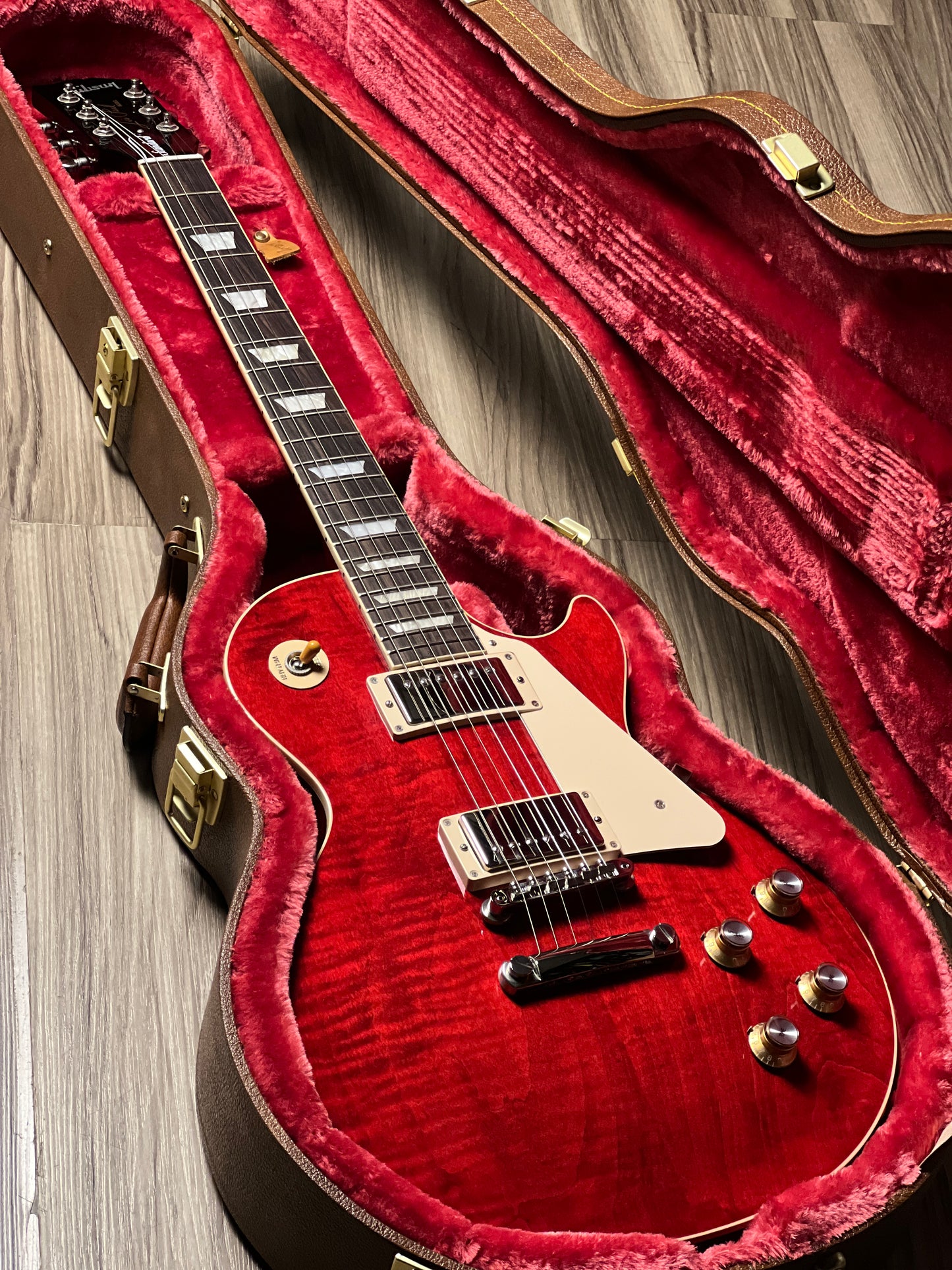 Gibson Les Paul Standard 60s Figured Top in 60s Cherry with Case 229930048