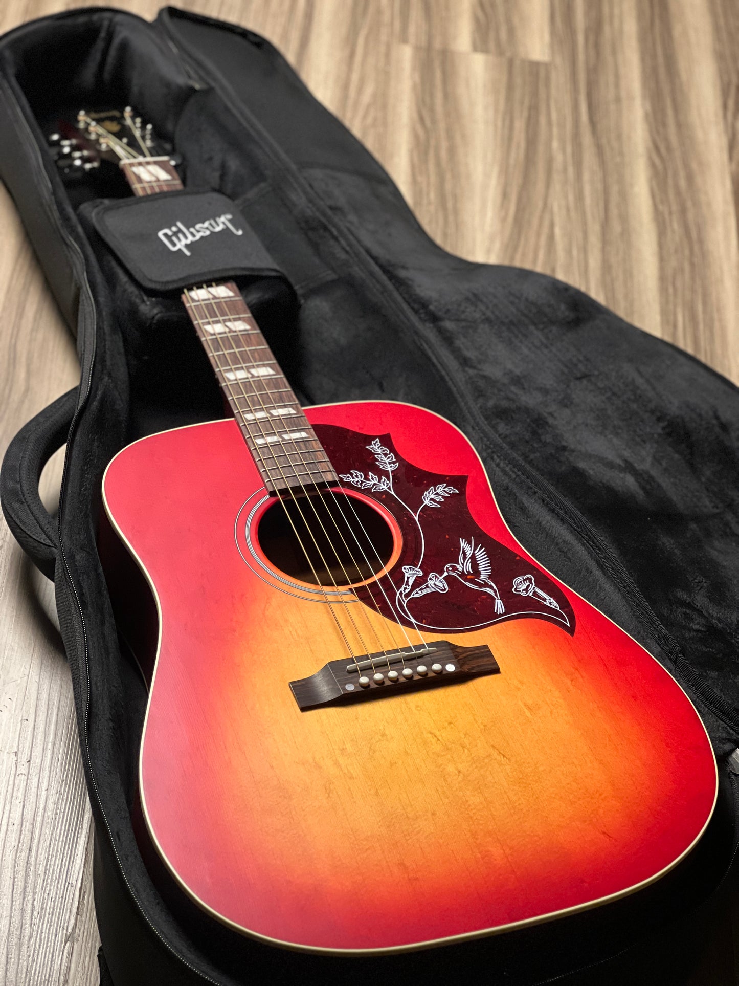 Gibson Hummingbird Special Satin in Vintage Cherry Sunburst w/Gigbag