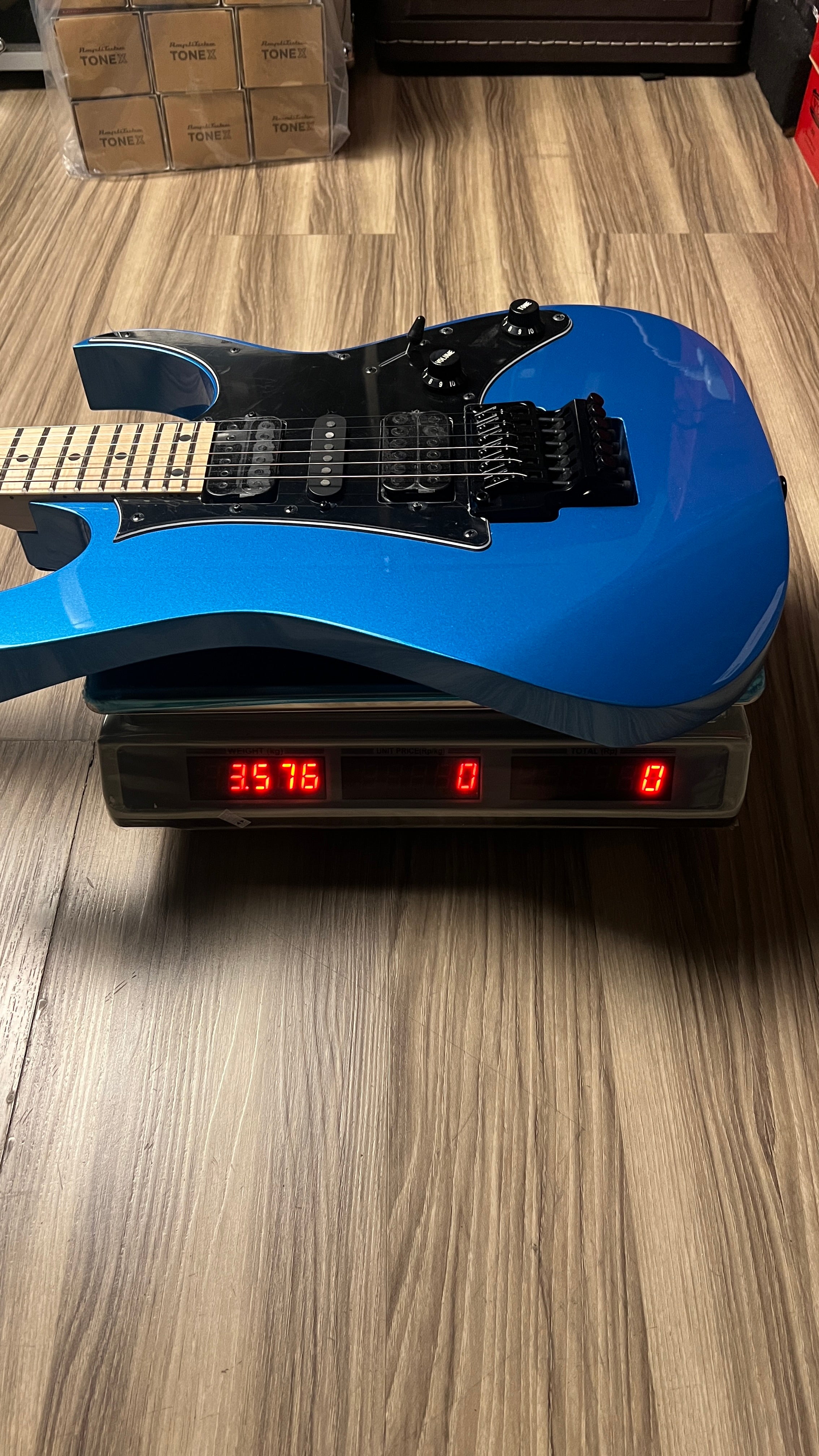 Ibanez RG550-EB in Electric Blue – nafiriguitar.com