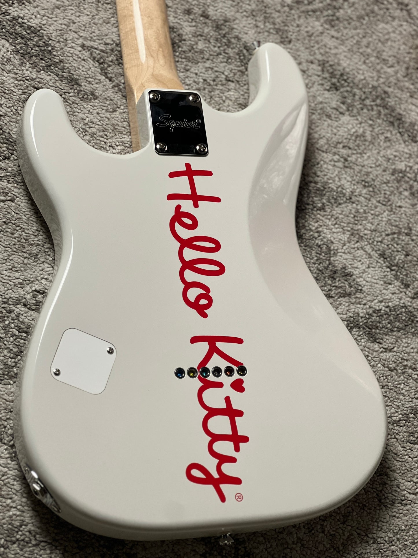 Squier by Fender Limited Edition Hello Kitty Stratocaster with Maple FB in White