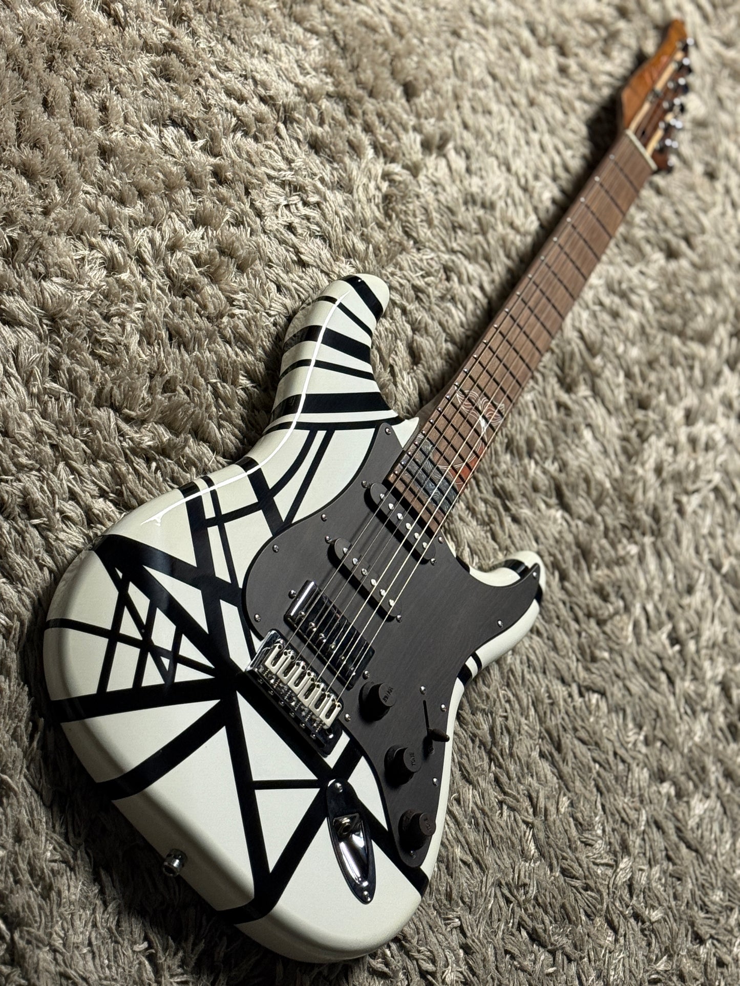 Dhatarattha Custom DST HSS in White with Black Stripes and "Whale Tail" Inlay