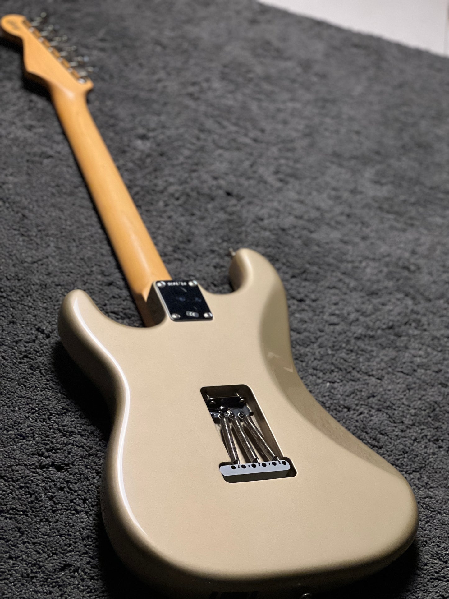 Fender John Mayer Signature Stratocaster Shoreline Gold with Burgundy Racing Stripe SE01716 (USED)