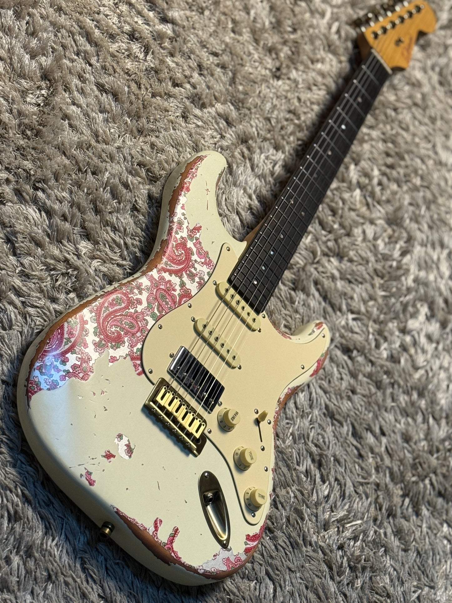 Dhatarattha Classic DST HSS in Vintage White Over Pink Paisley with Rosewood FB and Nitrocellulose Lacquer Relic