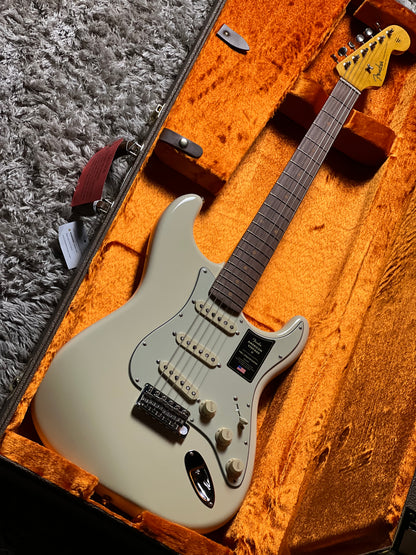 Fender American Vintage II 61 Stratocaster with Rosewood FB in Olympic White V2444963