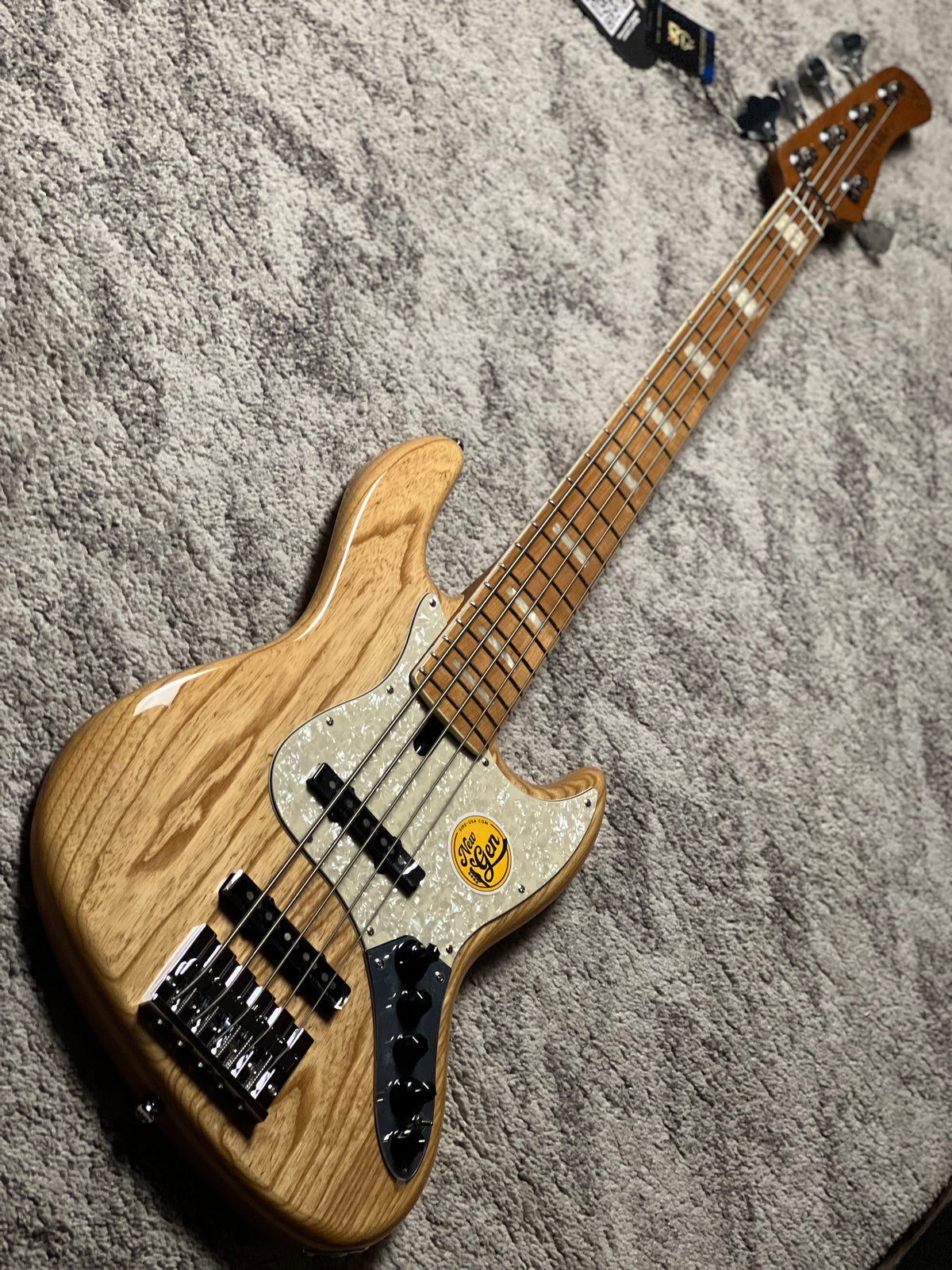 Sire Marcus Miller V8 Swamp Ash 5-String Bass Guitar in Natural With Bag