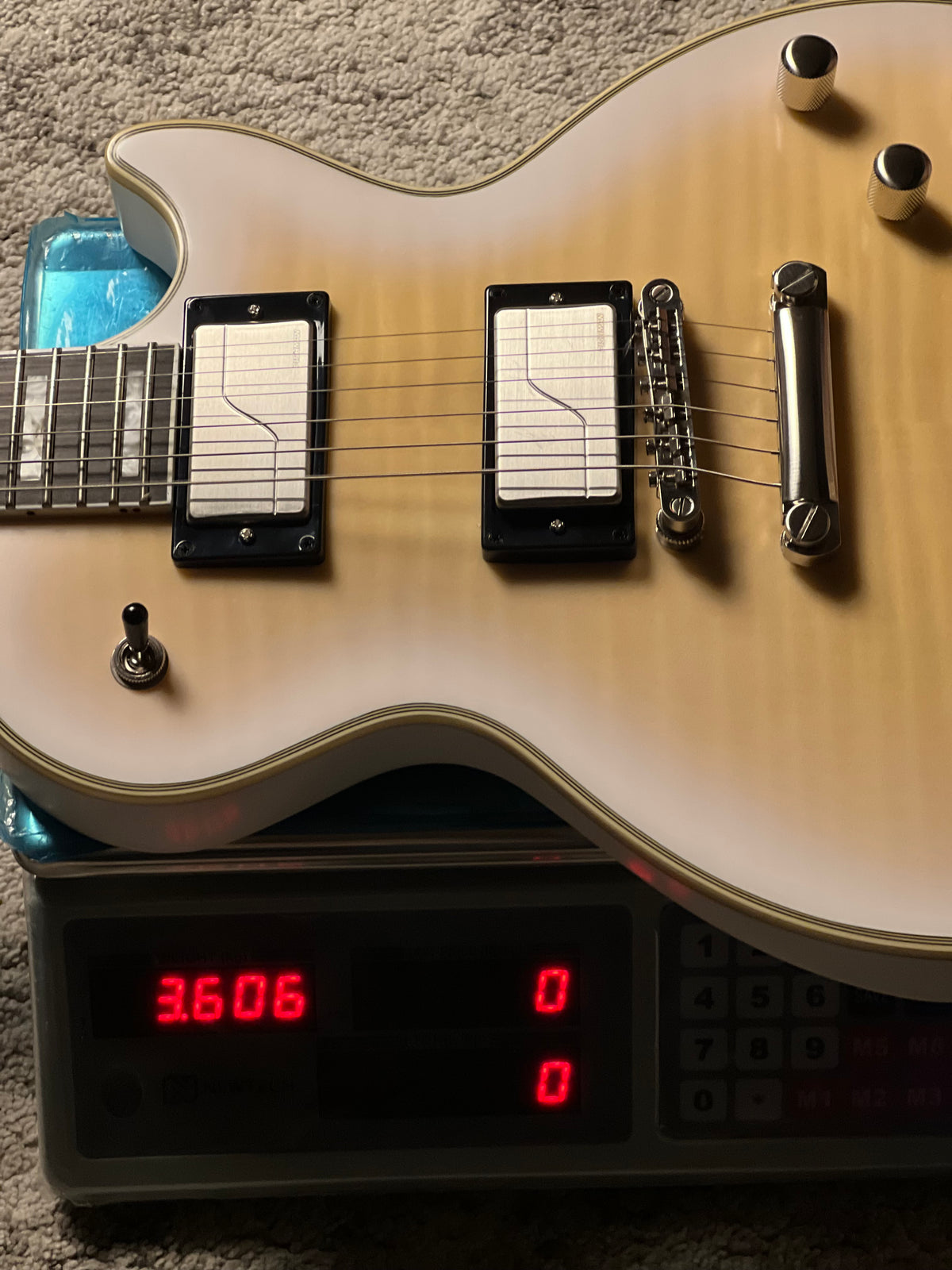 Epiphone Les Paul Prophecy Inspired by Gibson in Aged White Tiger