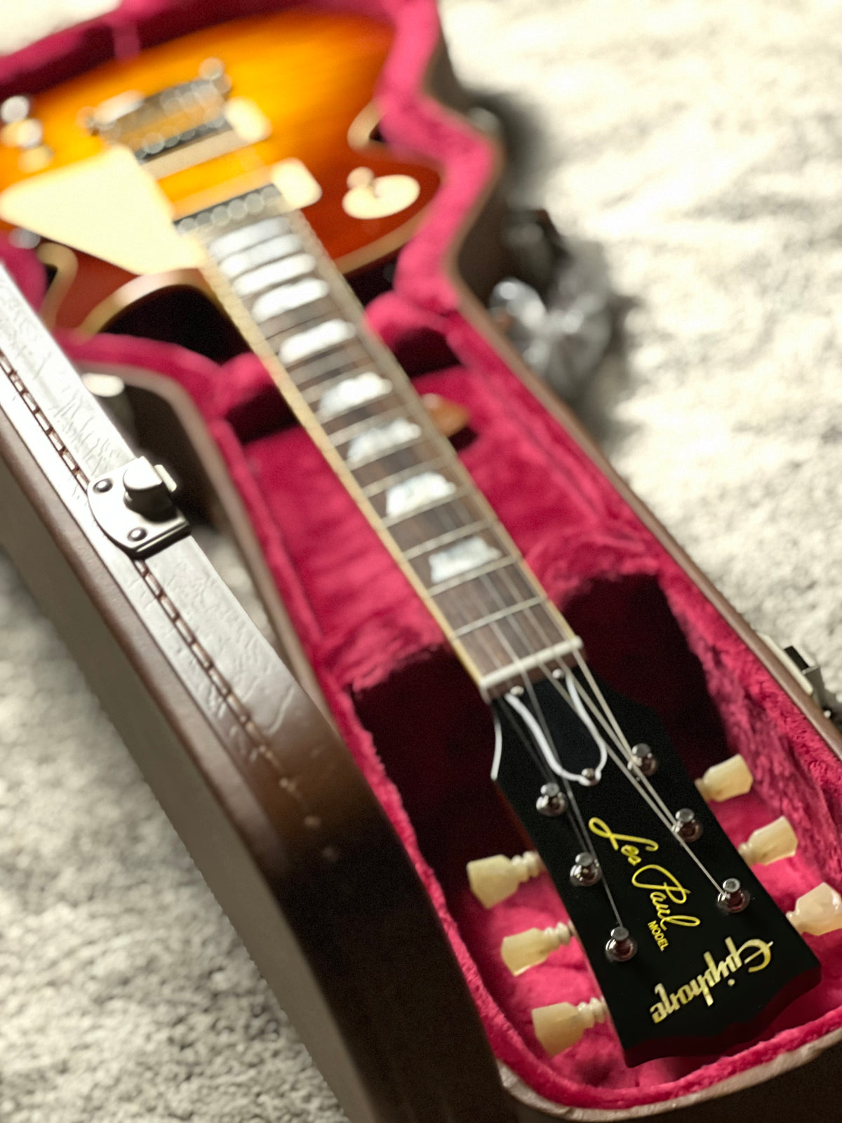 Epiphone 1960 Les Paul Standard Reissue in Washed Cherry Burst w/Case 25011520041