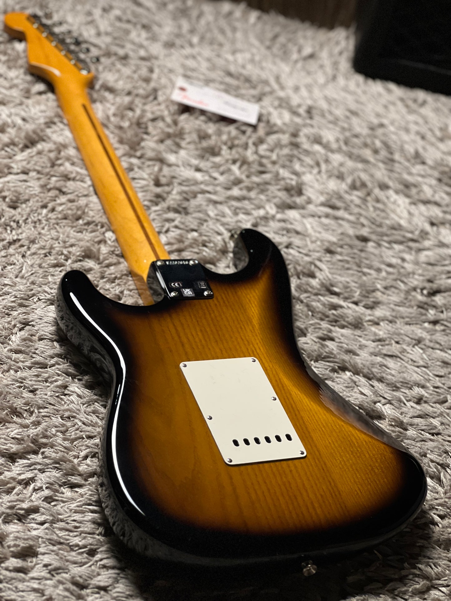 Fender American Vintage II 57 Stratocaster พร้อม Maple FB สี 2-Tone Sunburst