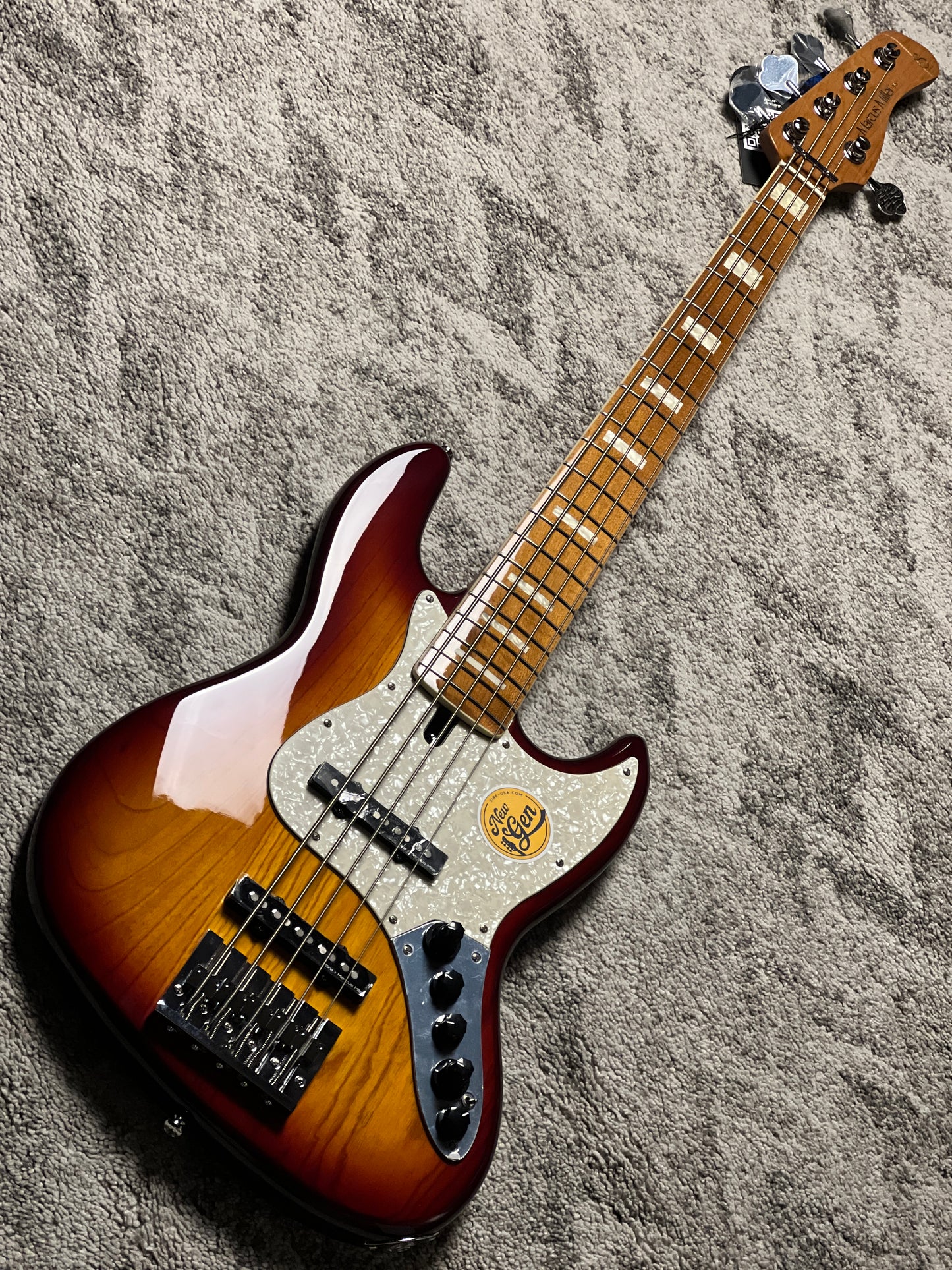 Sire Marcus Miller V8 5-string Swamp Ash Bass Guitar in Tobacco Sunburst