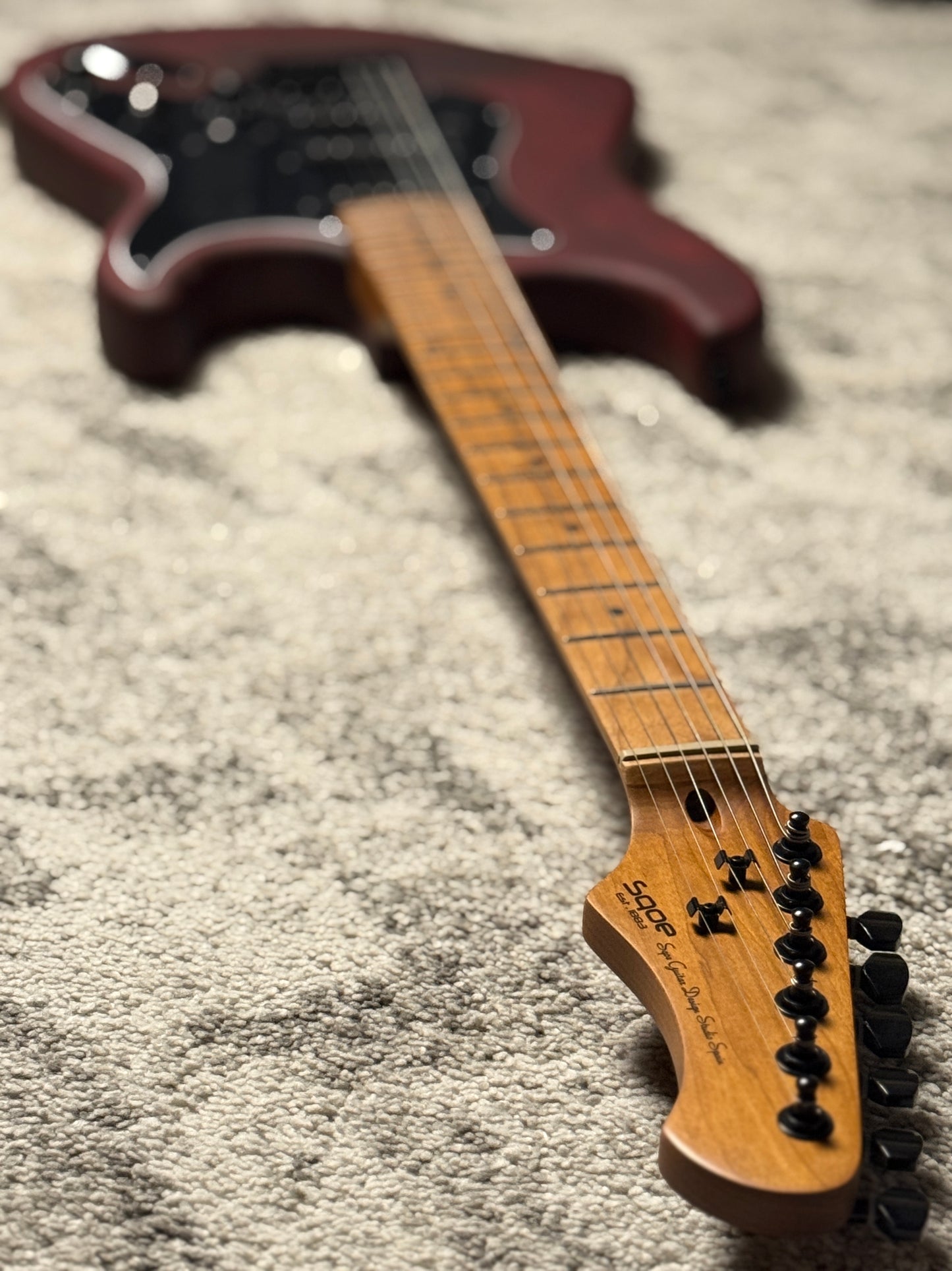 SQOE SEST650 RD HSS Ash Roasted Maple Series in Open Pore Red