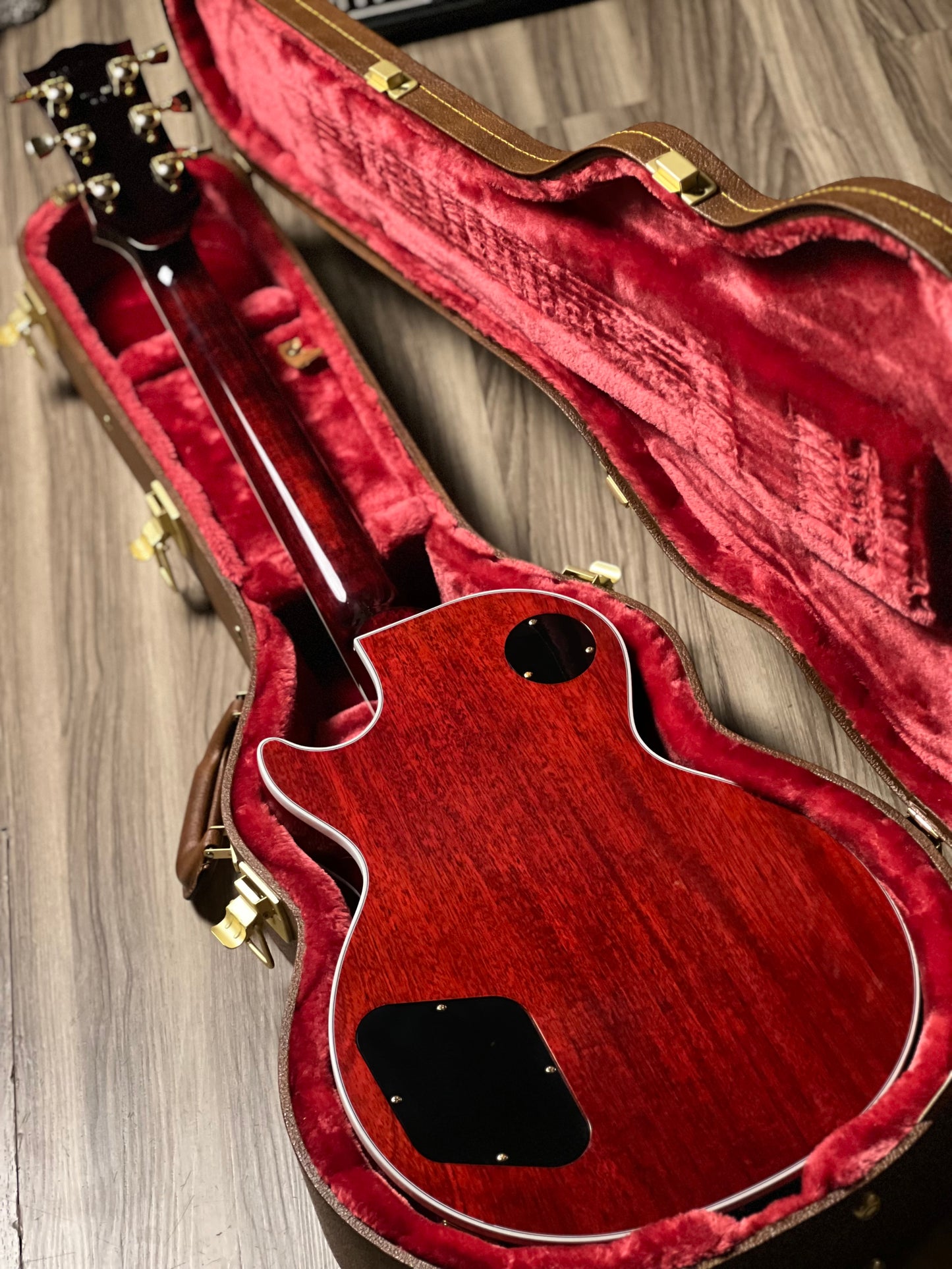 Gibson Les Paul Custom 70s in Wine Red w/Case 231850287
