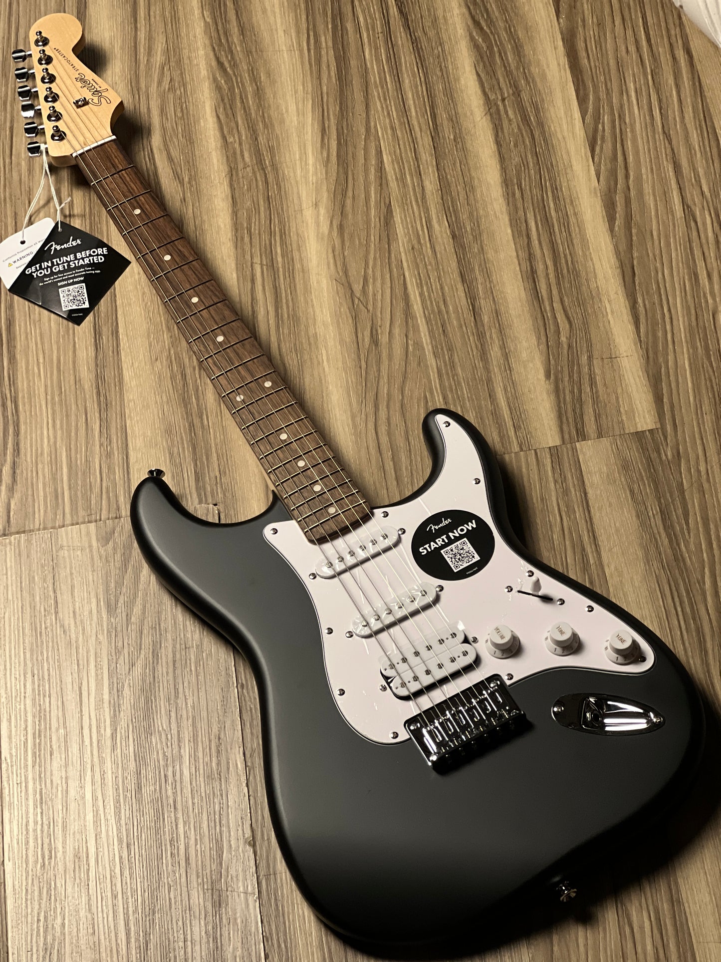 Squier Debut Series Stratocaster HT HSS with Laurel FB in Black