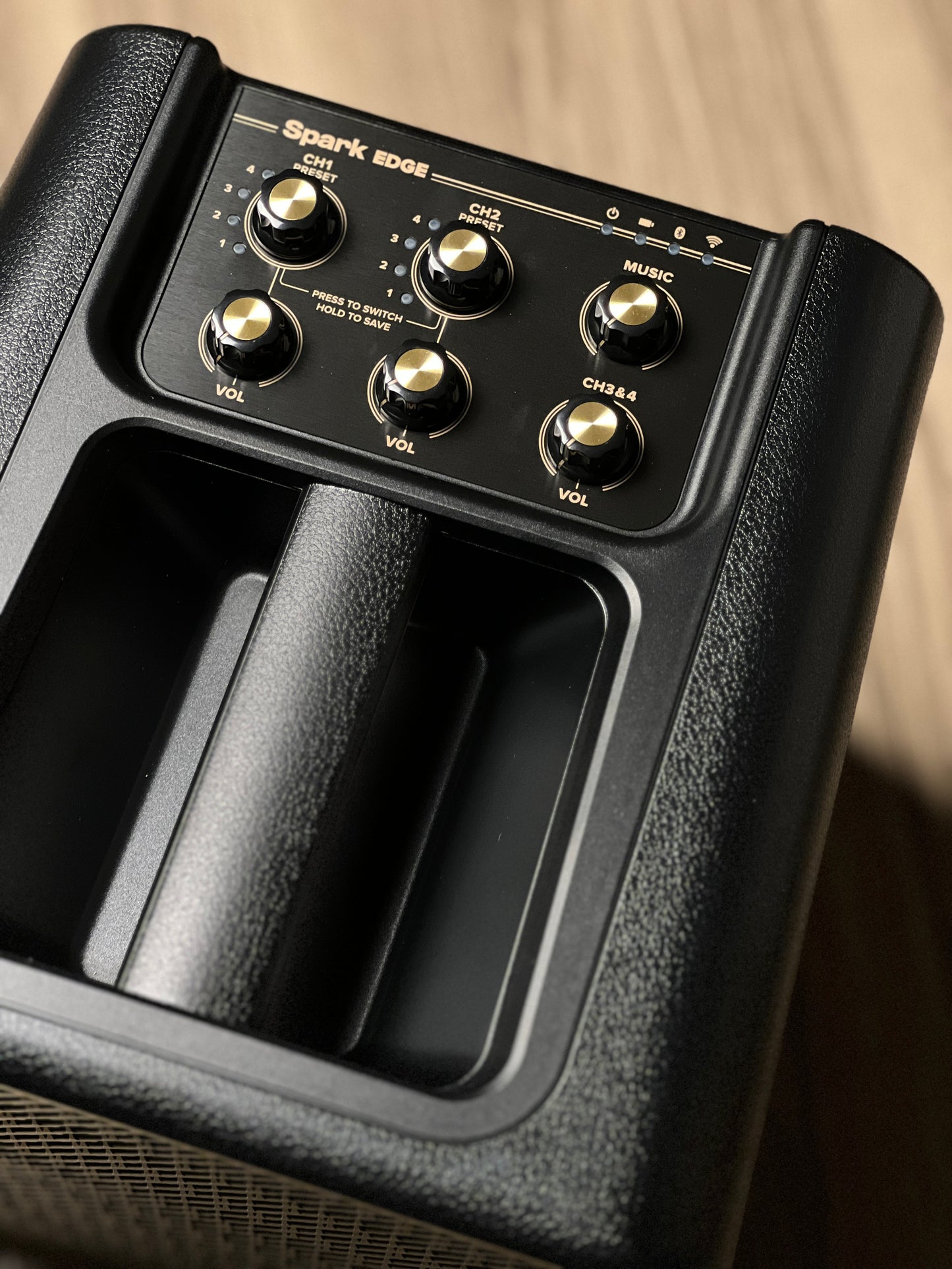 Positive Grid Spark Smart Combo Amplifier สำหรับกีตาร์ไฟฟ้าและอะคูสติกและเบส 