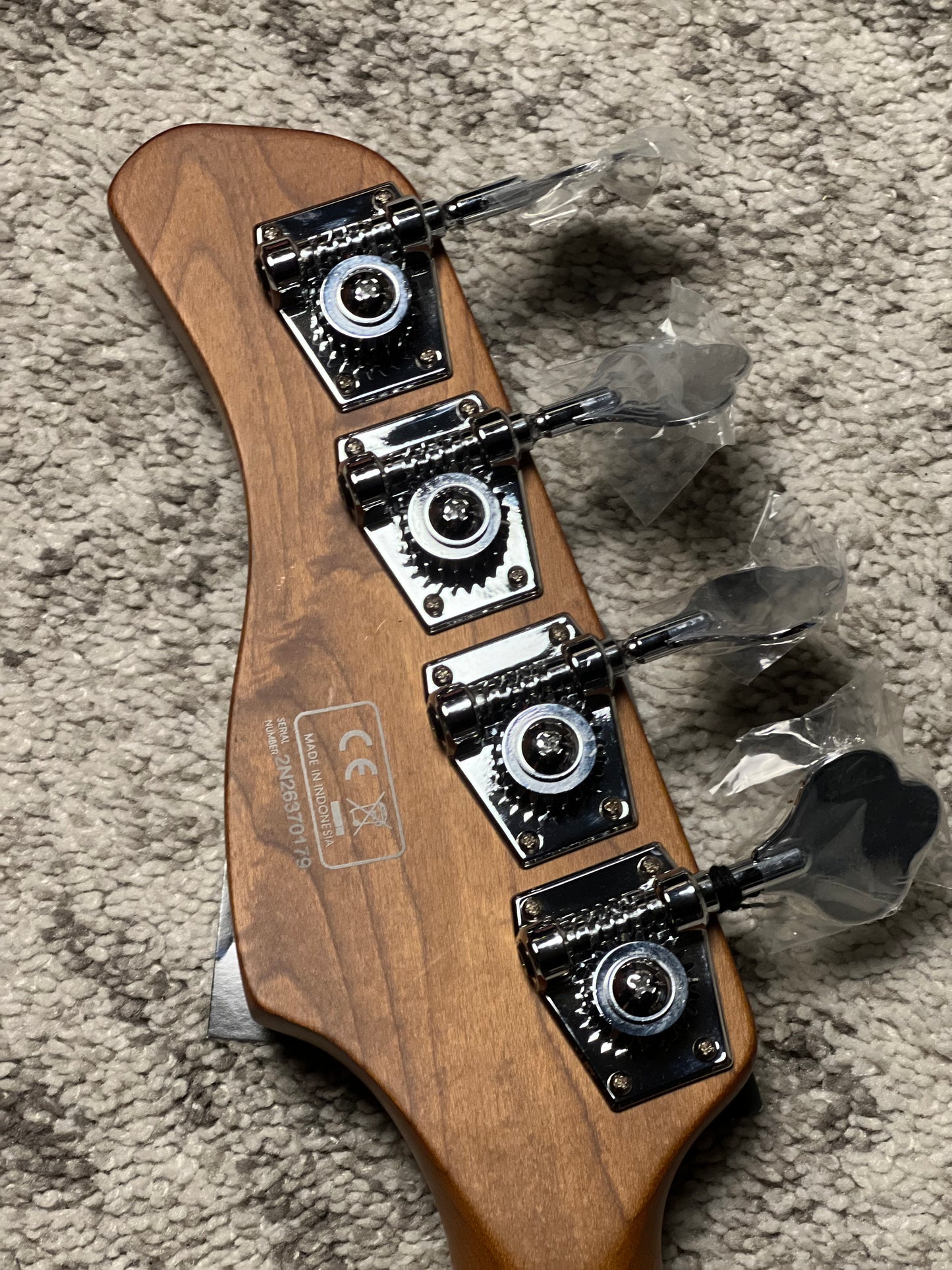 Sire Marcus Miller V8 SWAMP ASH 4 String in Natural w/Bag
