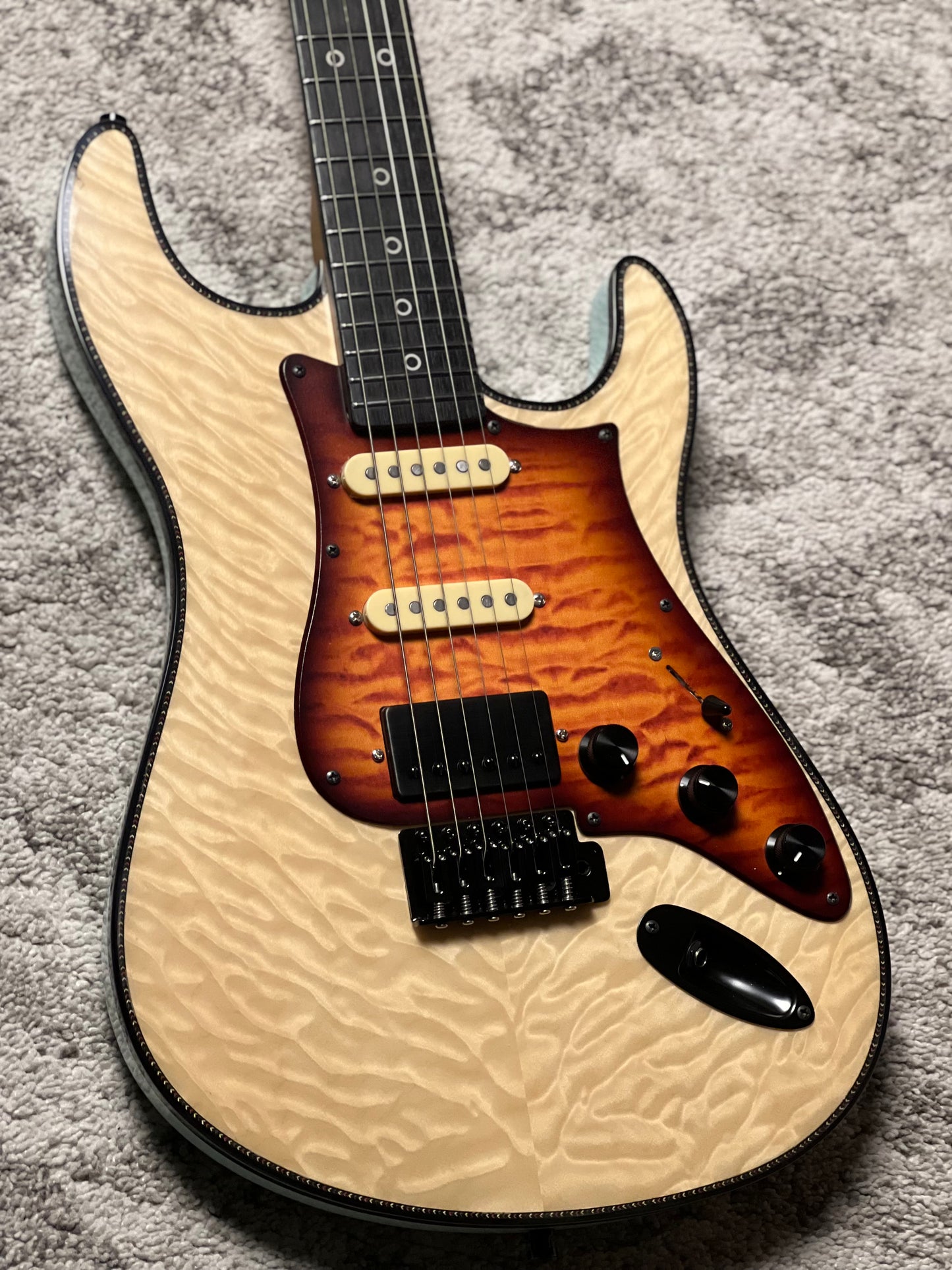 Dhatarattha Custom DST HSS Quilt in Gloss Natural with Rosewood FB