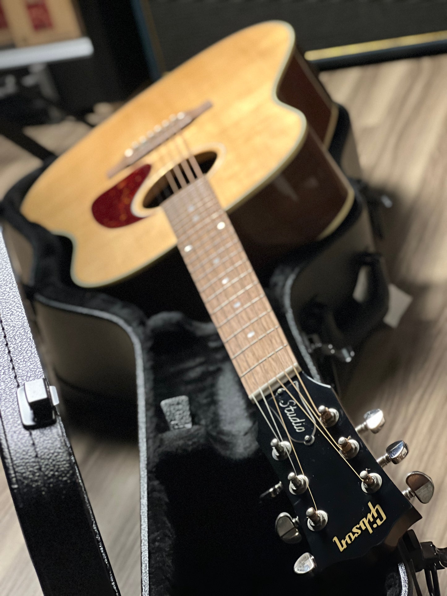 Gibson Acoustic J-45 Studio Walnut in Antique Natural 20403016