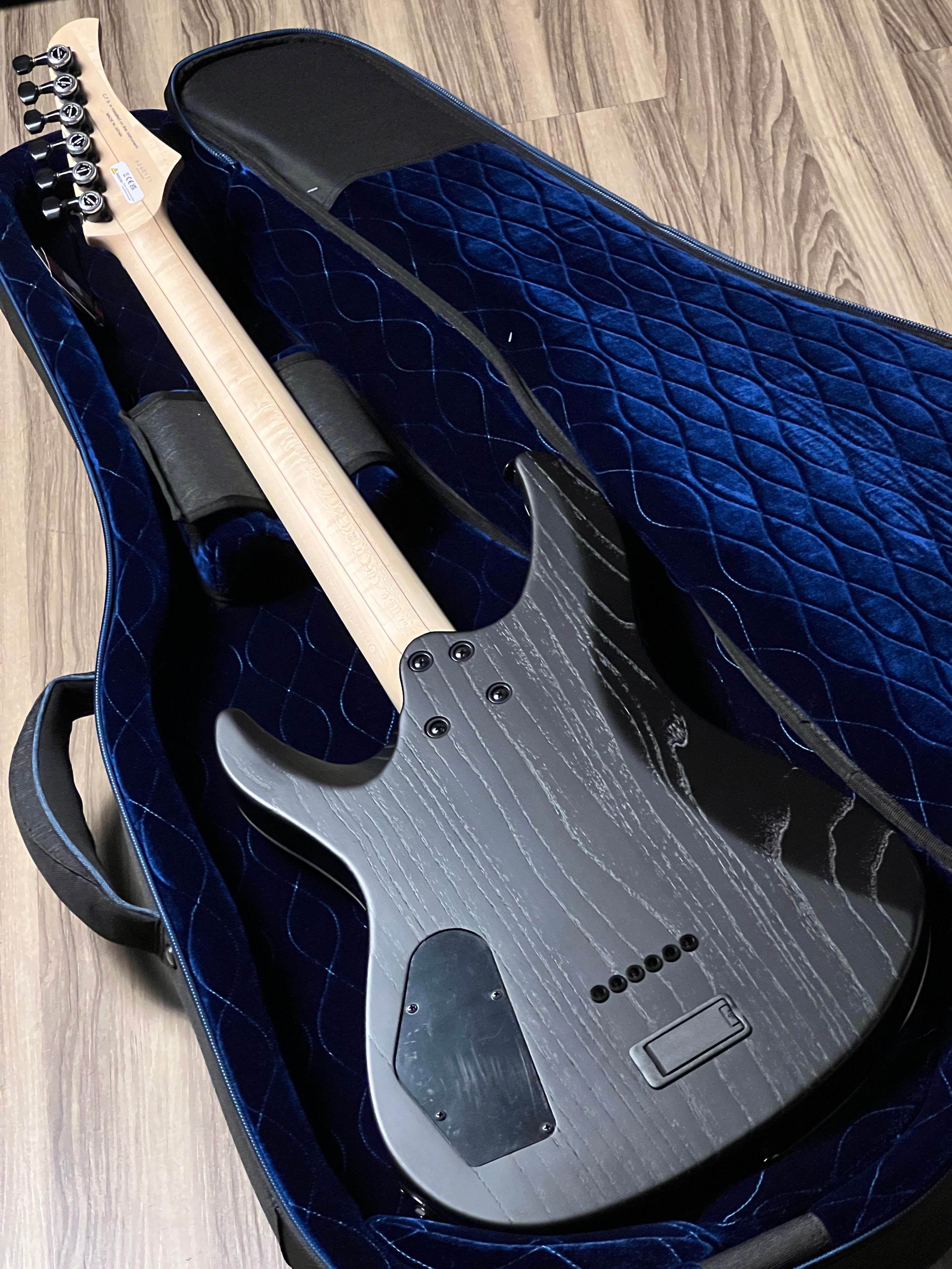 Fujigen FGN JMY3-ASH-E Mythic J-standard in Open Pore Black