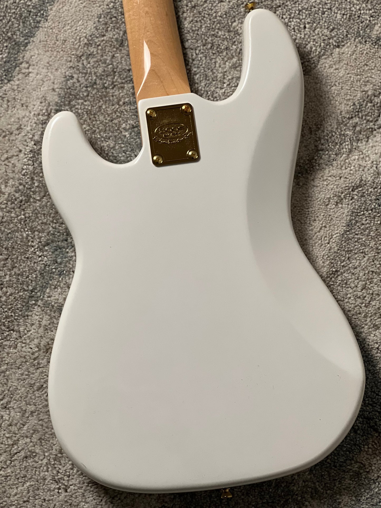 SQOE SPB609 4-STRING PB-STYLE in White