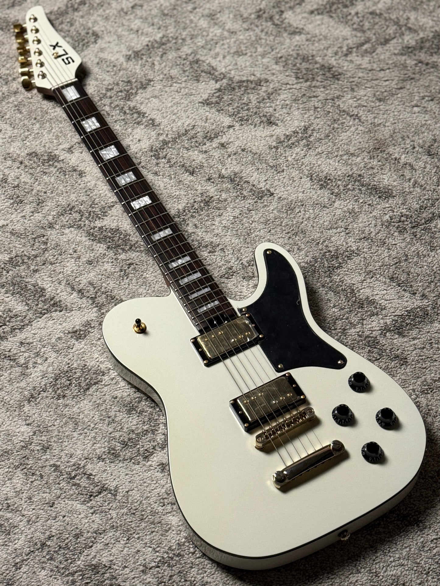 SLX Raven TM 22 HH in Olympic White with Ebony FB and Gold Hardware