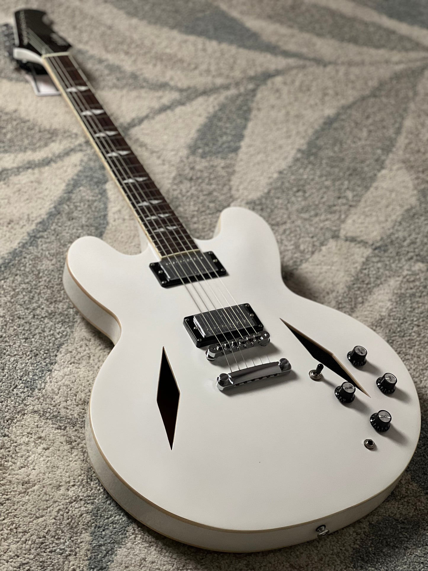 Soloking SDG-335 Dave Grohl Style Tribute in Alpine White