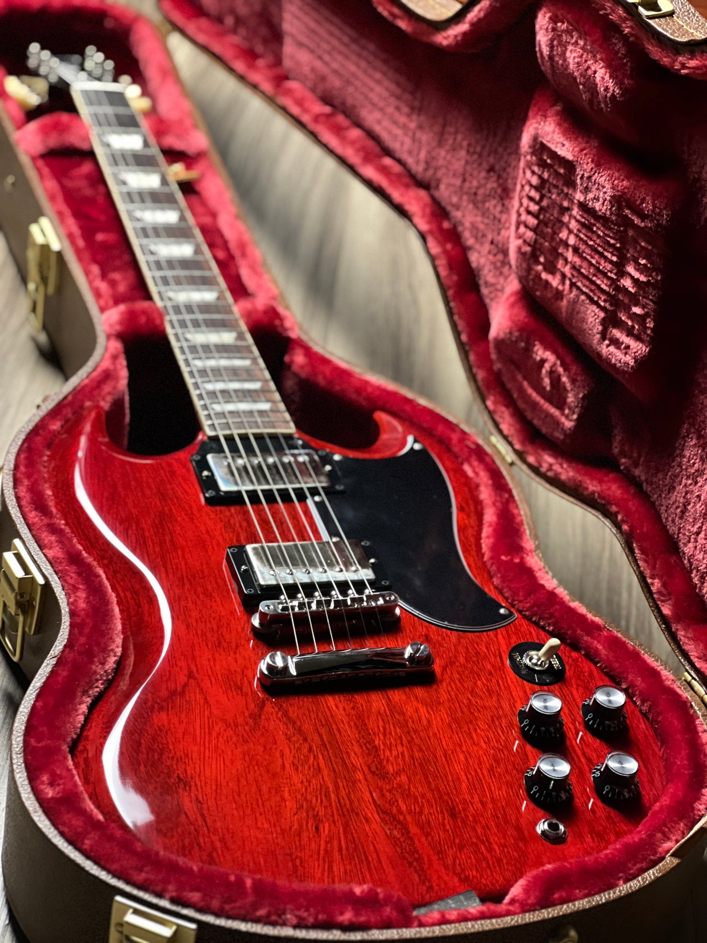 Gibson SG Standard '61 in Vintage Cherry w/Case 234040104 (B STOCK)