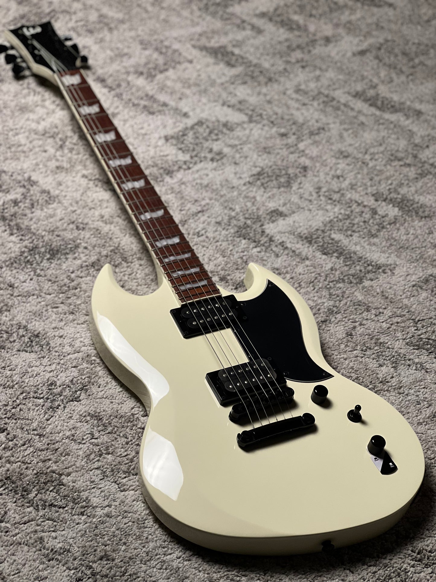 ESP LTD Viper 256 in Olympic White