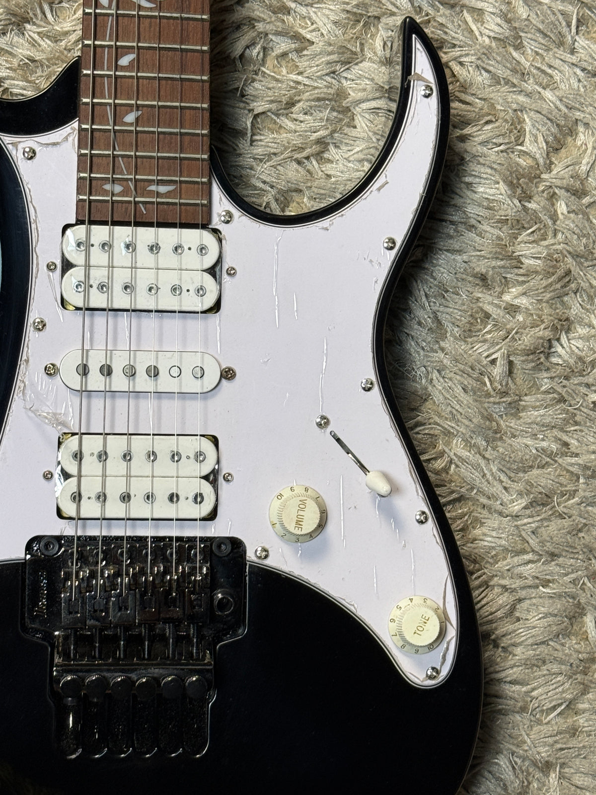 Ibanez Steve Vai JEM-JR in Black I260815026 (USED)