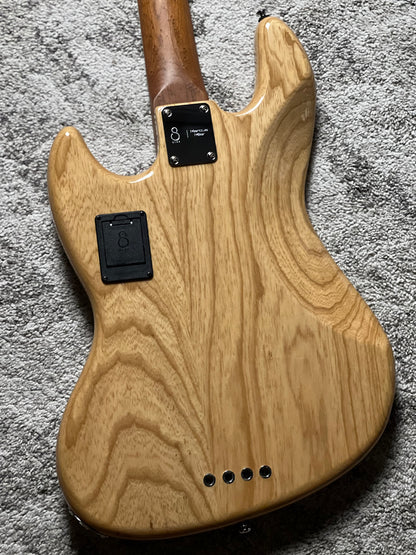 Sire Marcus Miller V8 SWAMP ASH 4 String in Natural w/Bag