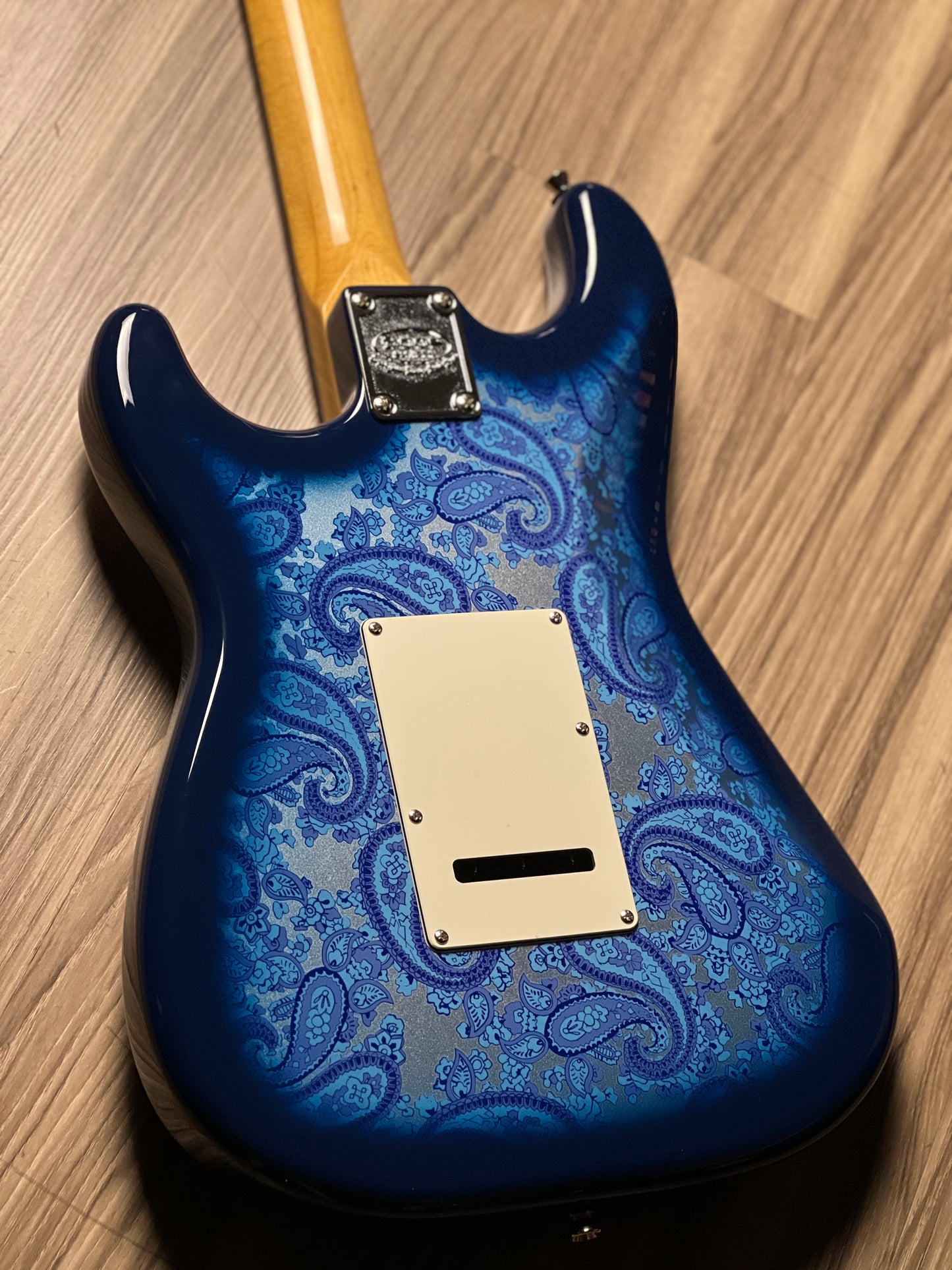 SQOE SEST1100 HSS Custom Shop Series in Blue Paisley Limited Edition with Hardshell Case