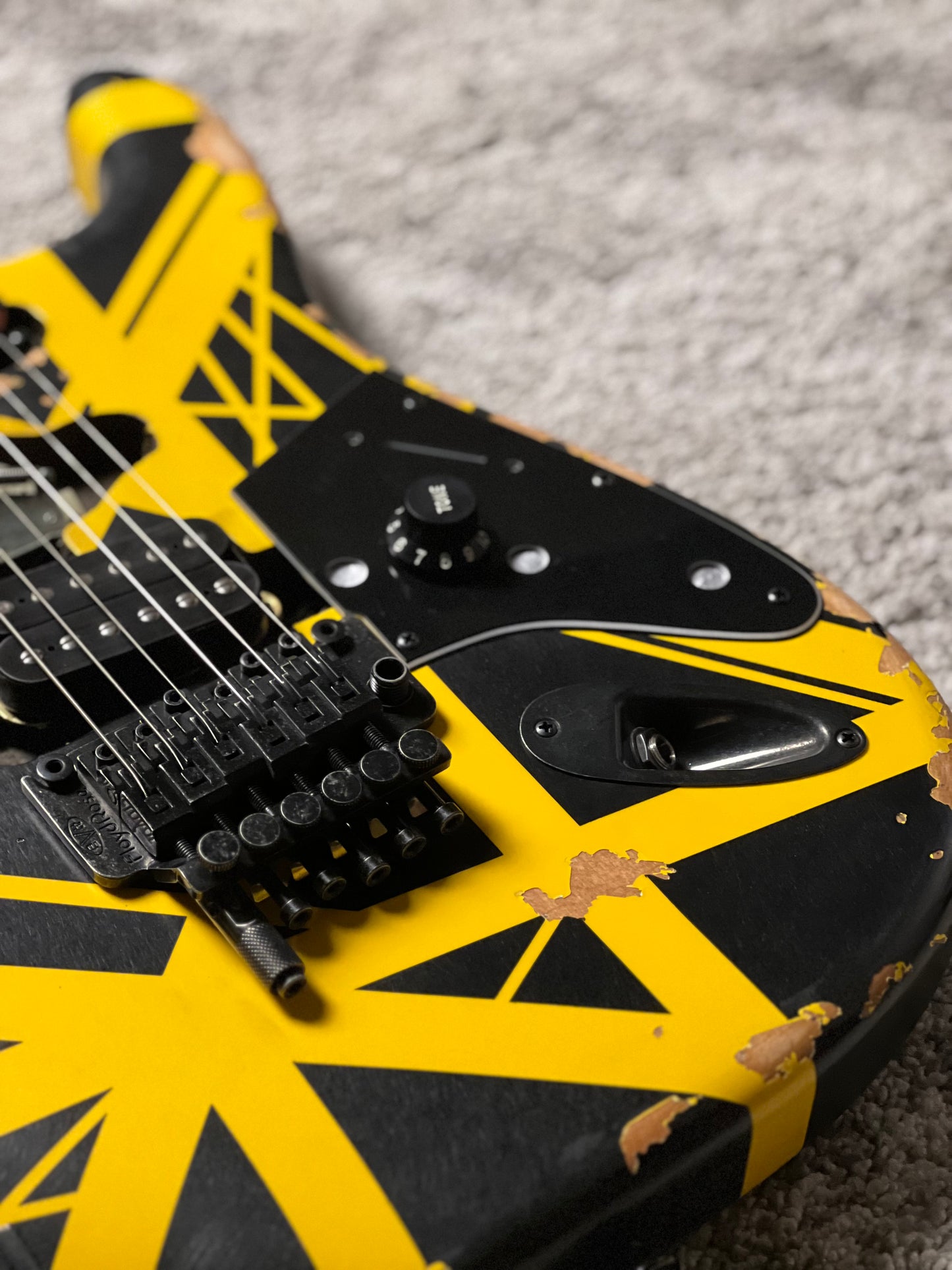 EVH Striped Series Frankenstein Frankie in Black w/Yellow Stripes