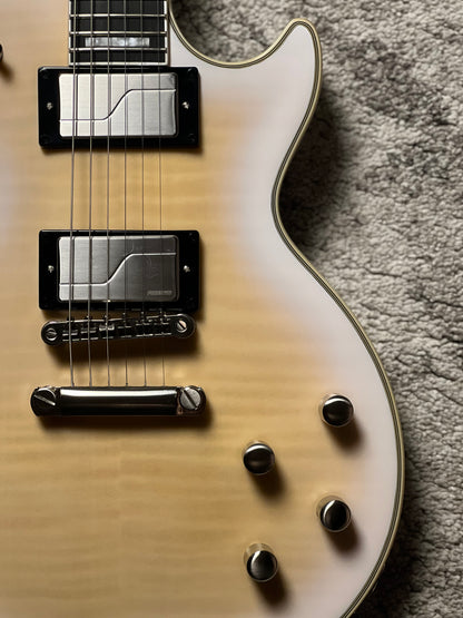 Epiphone Les Paul Prophecy Inspired by Gibson in Aged White Tiger