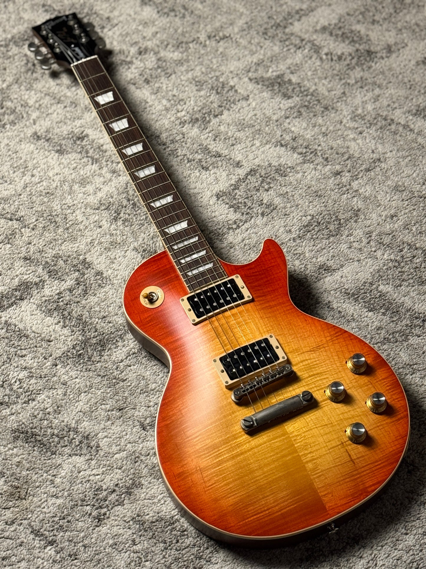 Gibson Les Paul Standard Faded 60s สี Vintage Cherry Sunburst พร้อมกล่อง