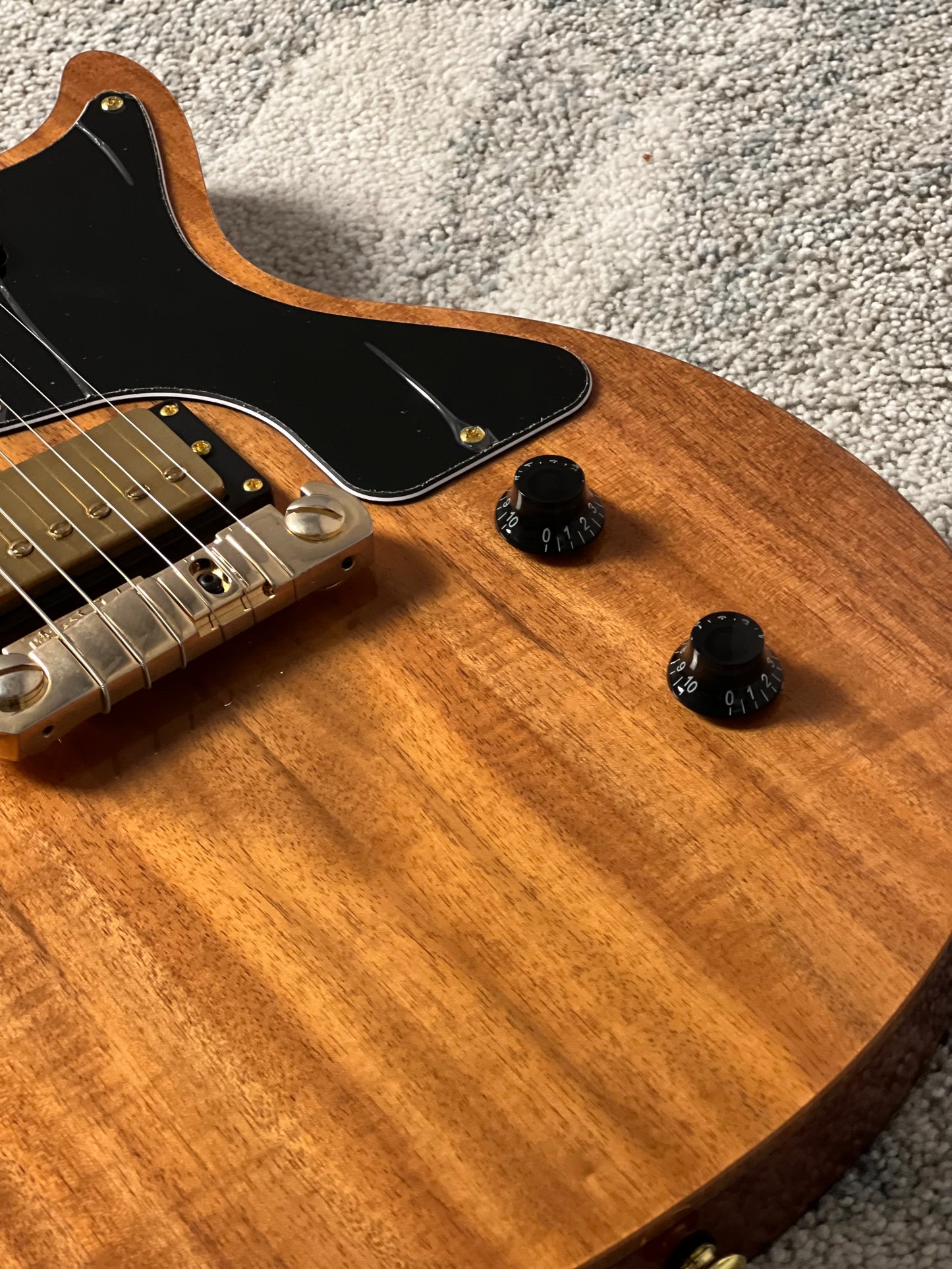 Soloking MLP Tribute-I Limited Edition in Natural Mahogany With Gold Hardware