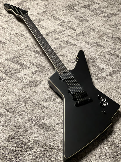 Schecter E-1 SLS Evil Twin in Satin Black W26010887