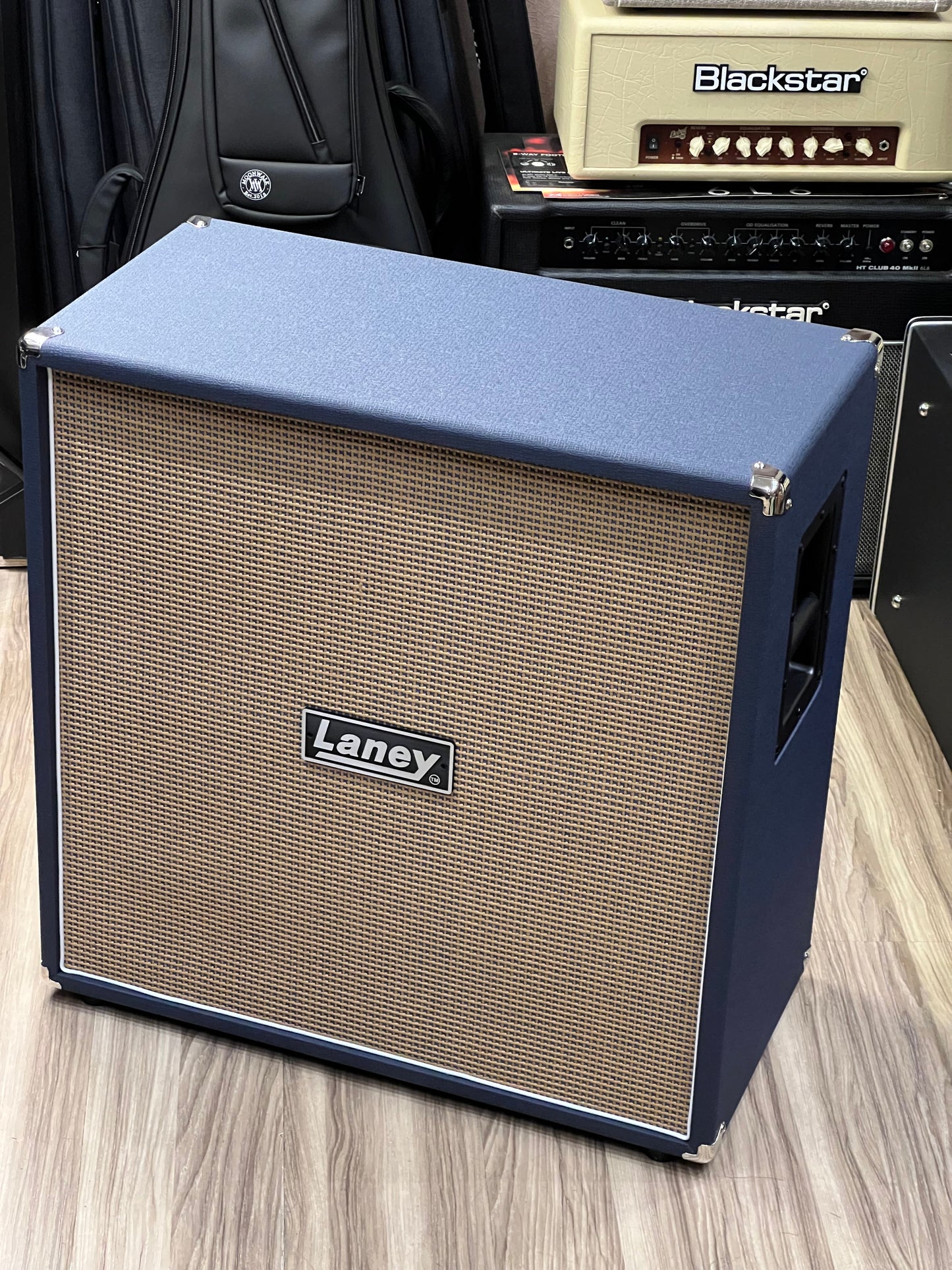 Laney LF412 240-watt 4 x 12-inch Speaker Cabinet