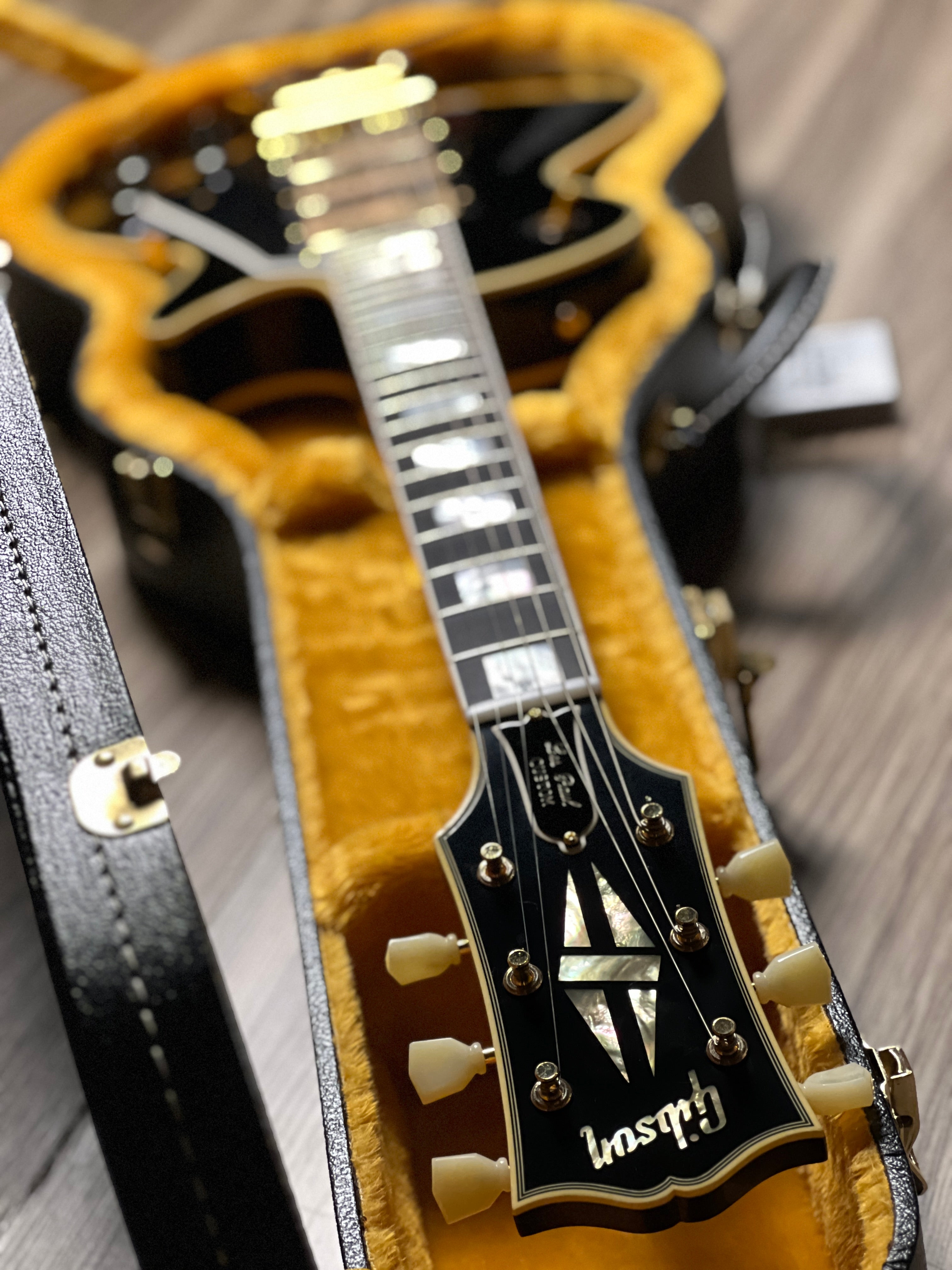 Gibson 1957 Les Paul Custom Reissue 3-Pickup Bigsby in Ebony w