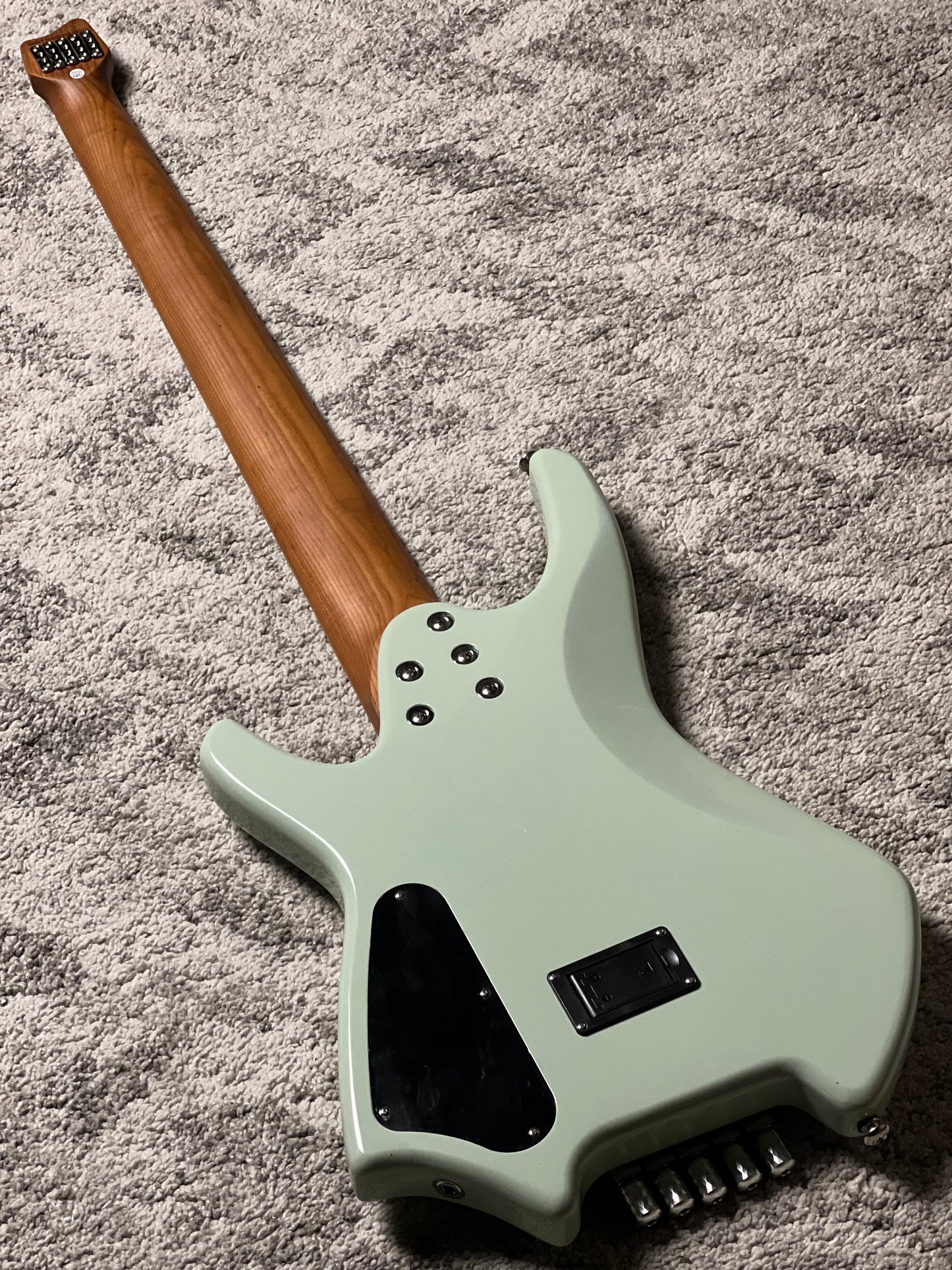 SQOE SBWT750 GR Warrior 5-String Headless Bass in Surf green