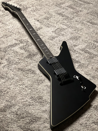 Schecter E-1 SLS Evil Twin in Satin Black