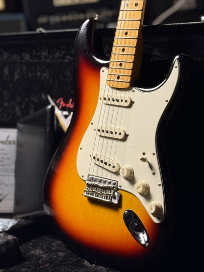 Fender Custom Shop 1968 Stratocaster Deluxe Closet Classic Maple in 3-color Sunburst CZ569243