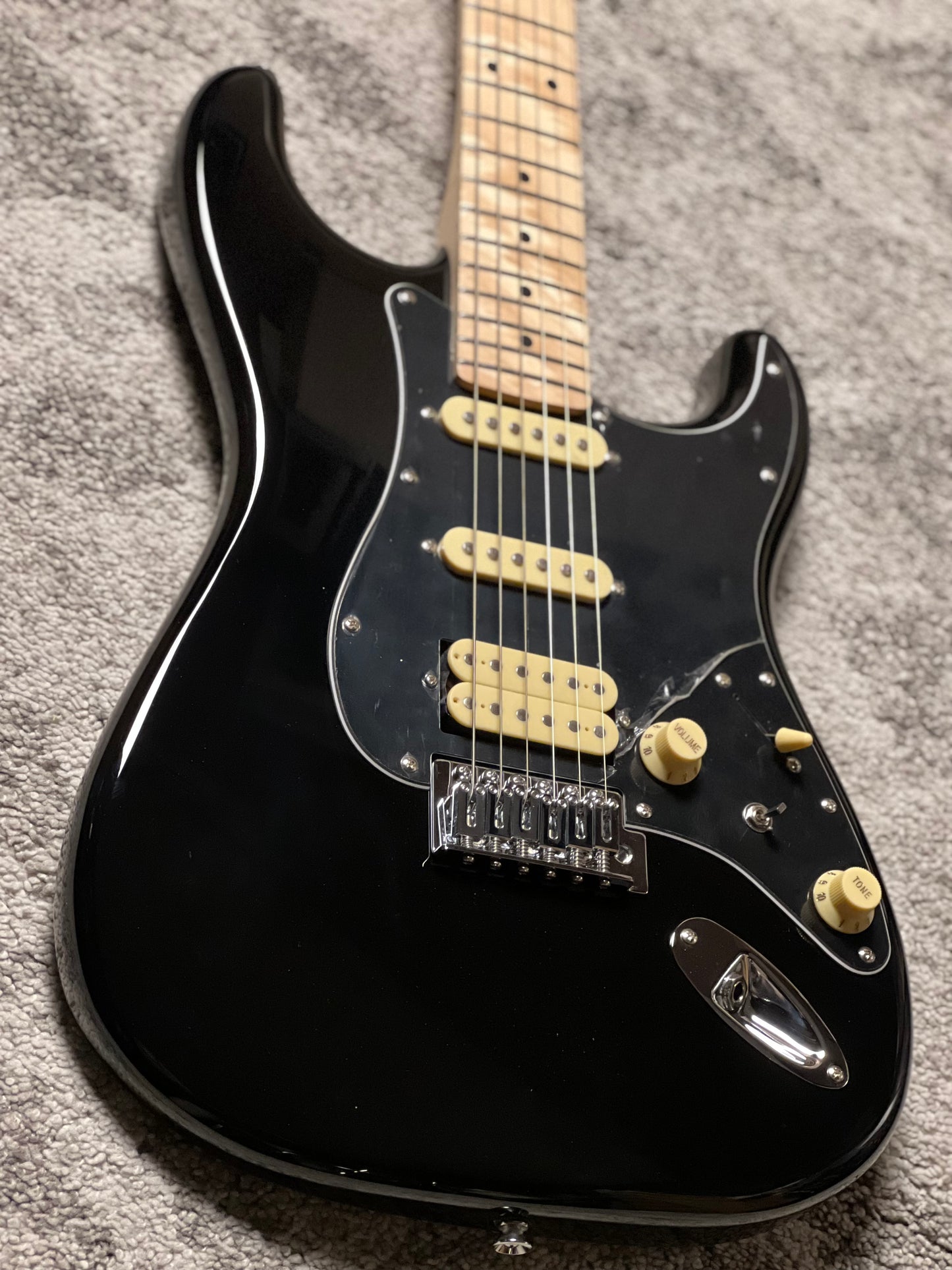 SLX Hawk Classic Essentials 22 HSS with Maple FB in Black