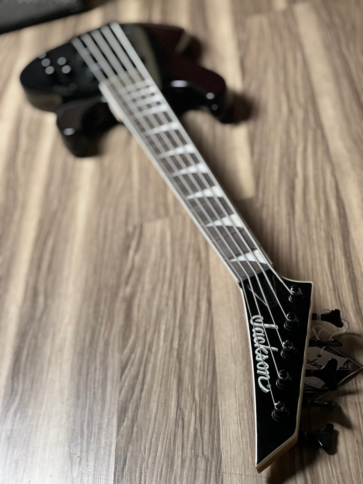 Jackson JS Series Concert Bass JS3VQ Amaranth FB in Transparent Black